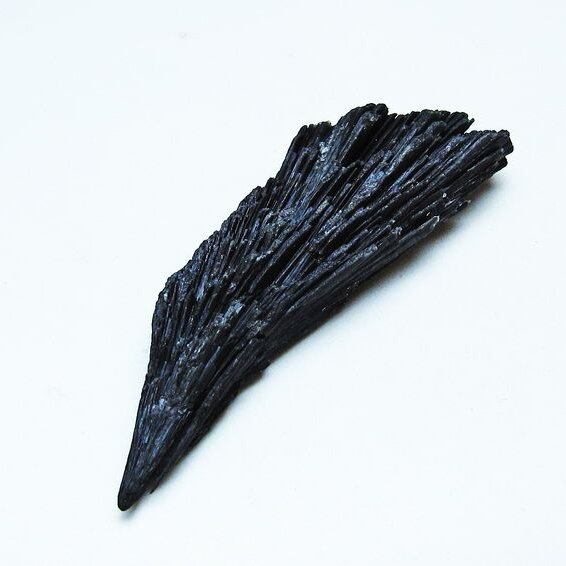 ブラック カイヤナイト 原石 一点物 171-7543