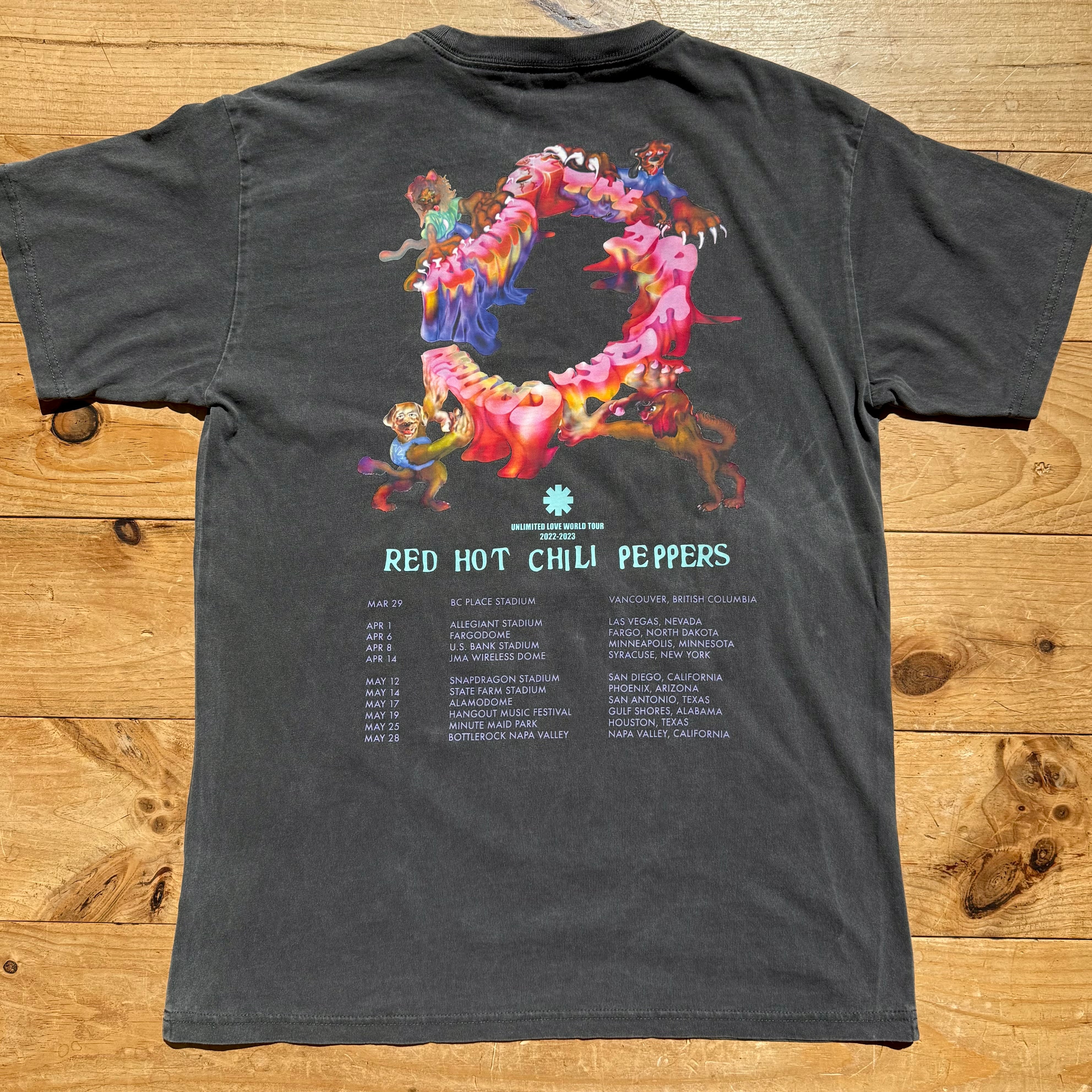 USED “RED HOT CHILI PEPPERS” 2022-2023 WORLD TOUR T-Shirt M