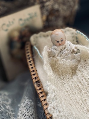 ベベビスクドールとベッド　絵本付き