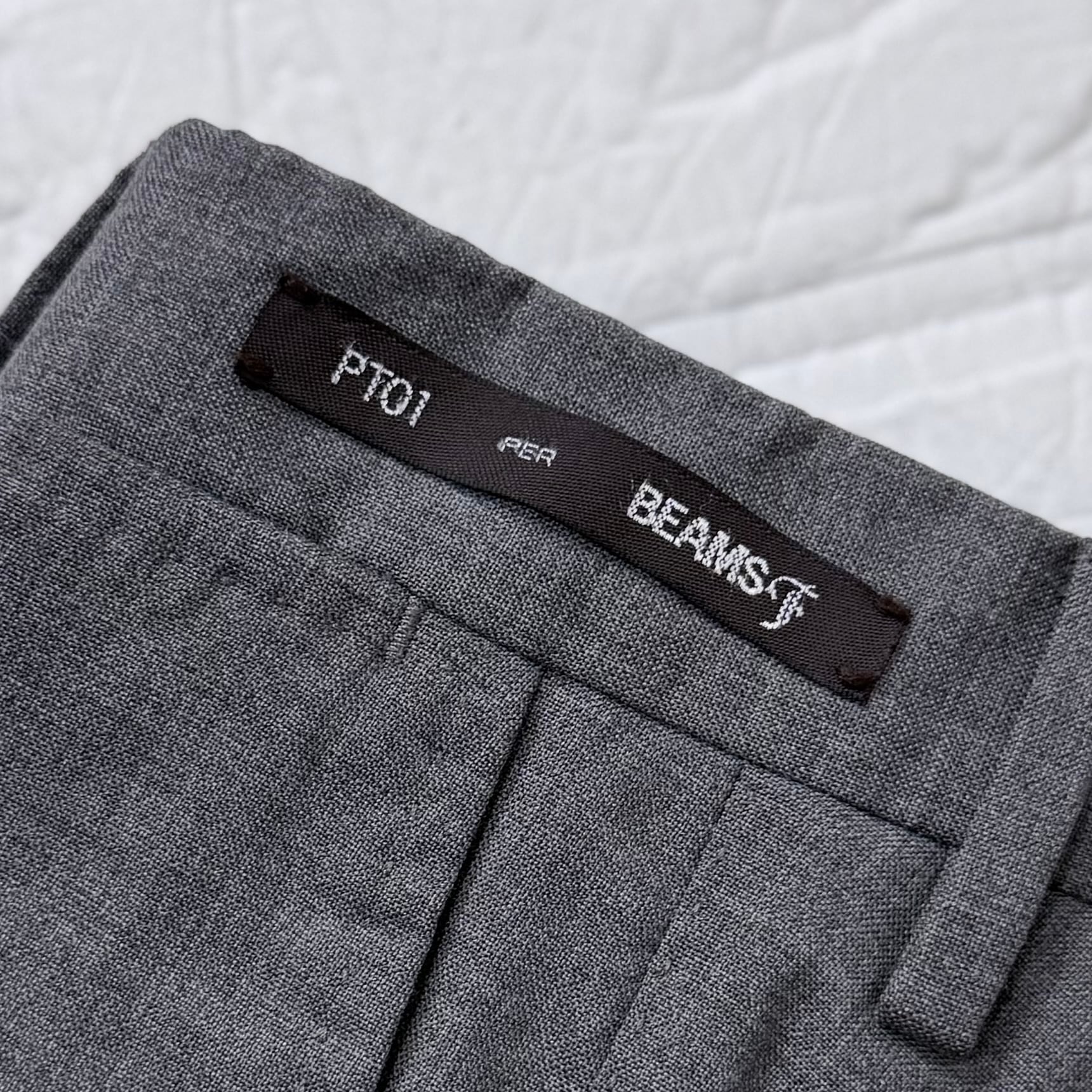 美品 PT01 per Beams Fスラックス Super100sウール PT01 × BEAMS F 1プリーツ ウールスラックス グレー サイズ42 (XS相当