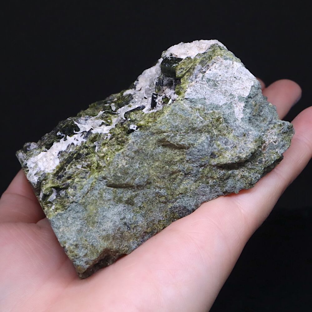 自主採掘！ エピドート 緑簾石　379,9g EPD024 原石 鉱物　天然石