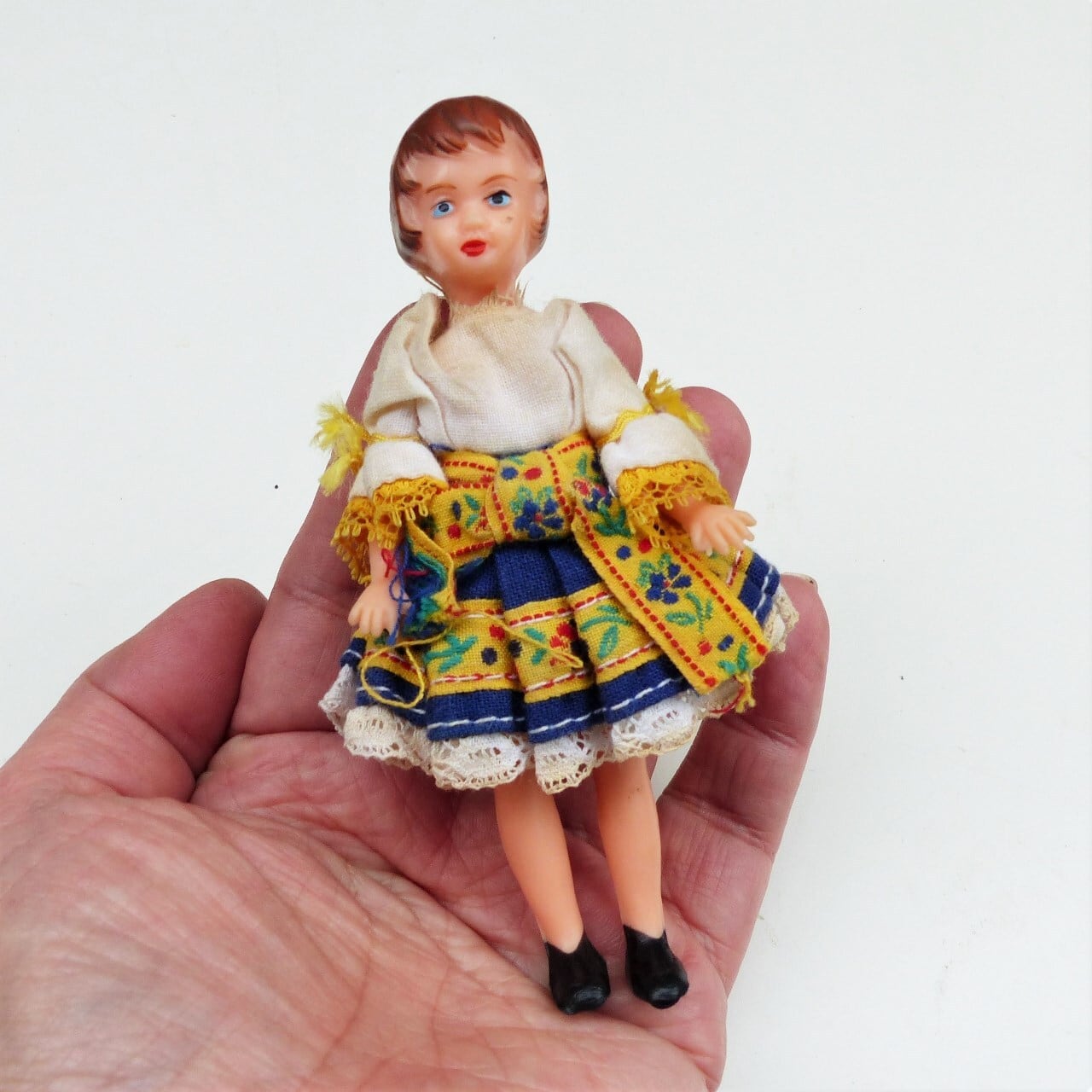 ARI ミニチュアドール ラバードール フォークロア