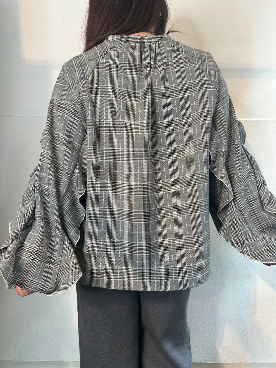 11/4ライブ配信 cloche／チェック柄ラッフルスリーブブラウス | LUCY LUE