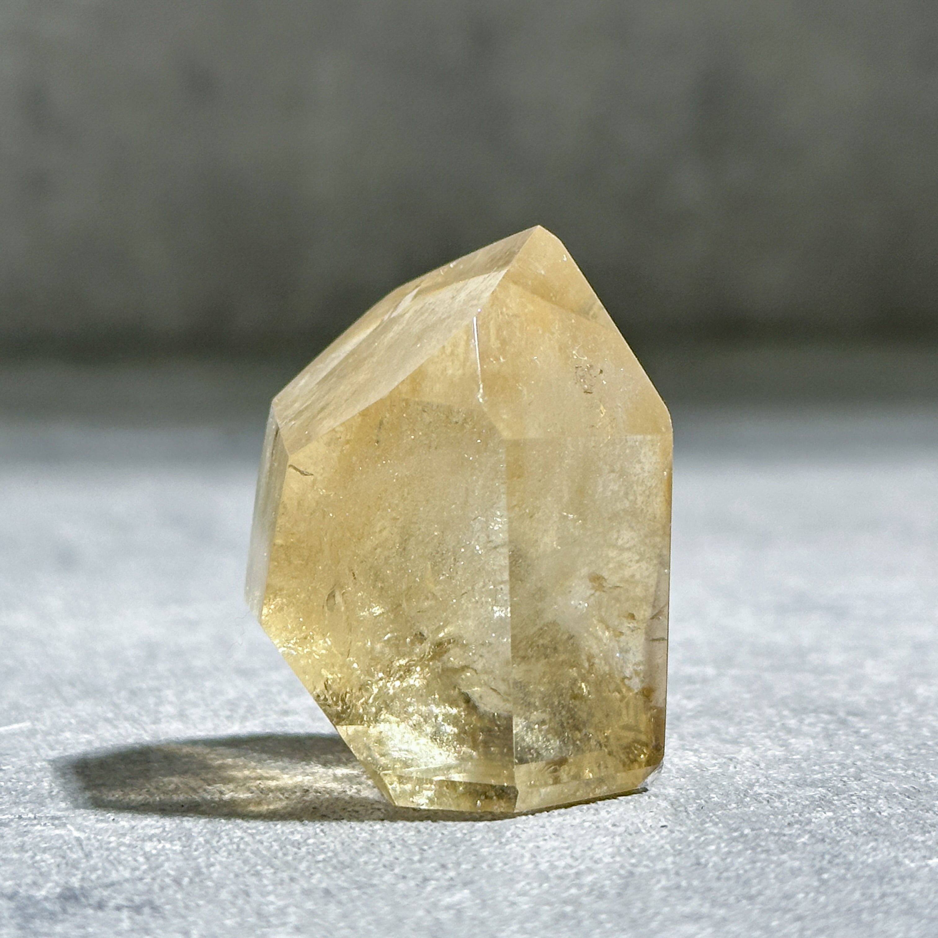 虹◎シトリン（黄水晶） フリーフォーム05◇ Citrine ◇ 天然石・鉱物