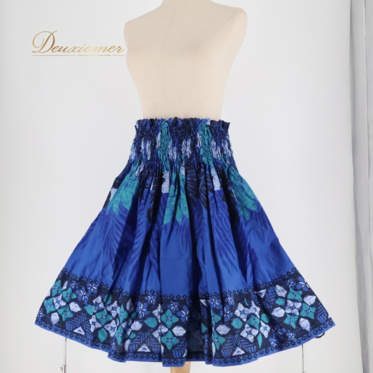 フラダンス 衣装 パウスカート パウスカートショップ ブルー系 PauSkirtShop 日本製 シングル シンプル ワントーン モンステラ柄 かわいい 華やか 鮮やか 深い青 大人っぽい ハワイアン アロハ ハワイアンプリント フラ ダンス レッスン 練習