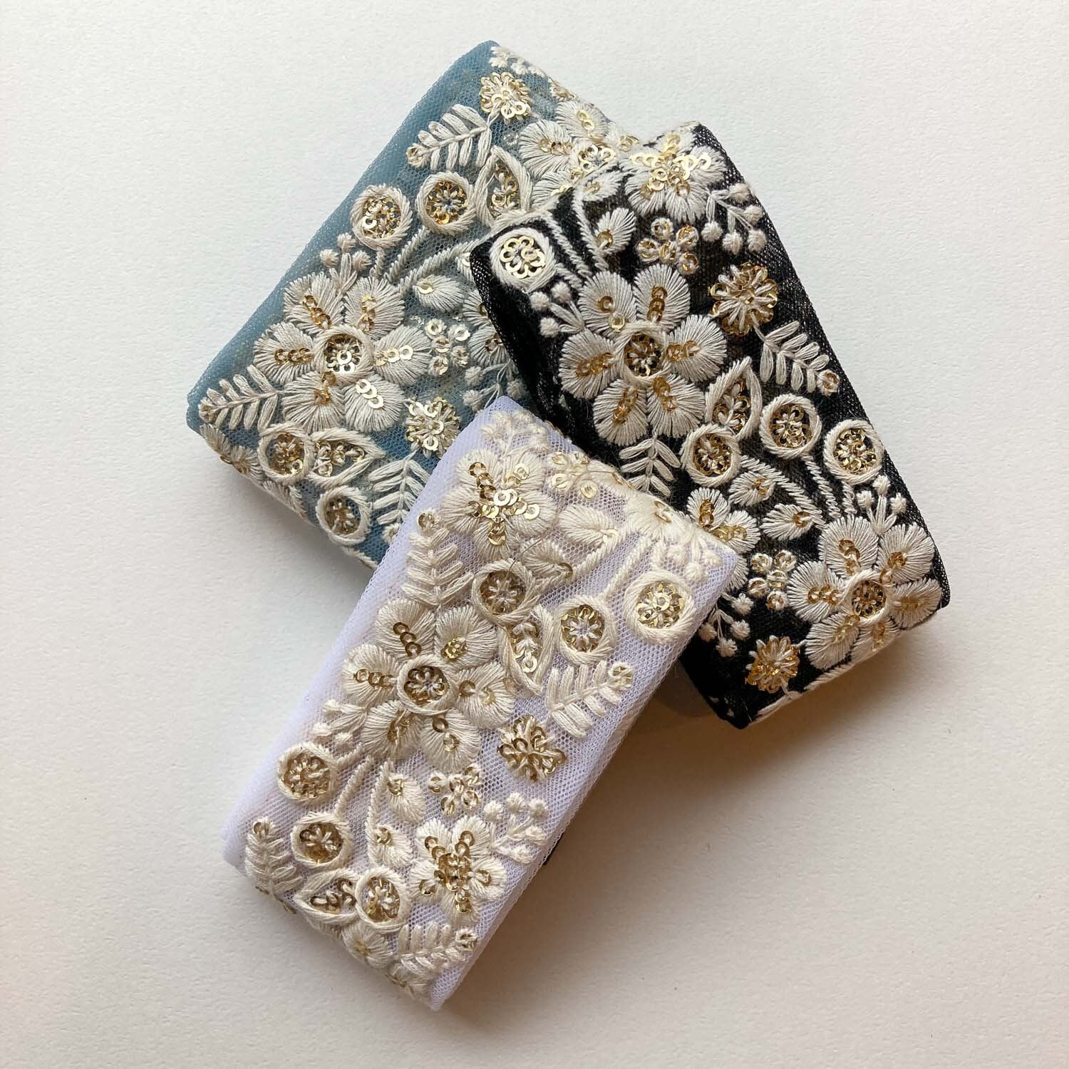再入荷〉スパンコールと6枚お花刺繍チュールレース（1mカット） | Dua