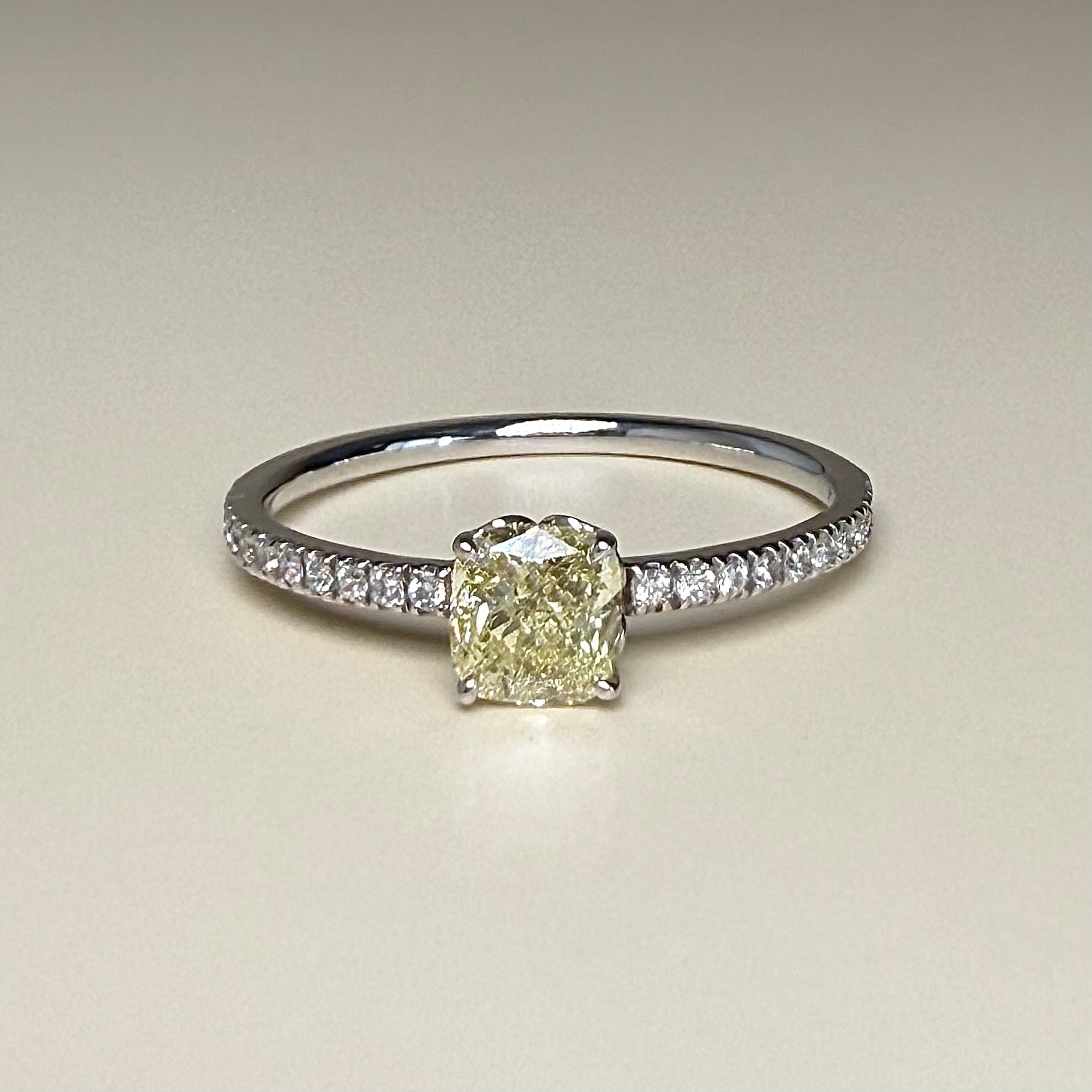オーバルカット ダイヤモンド デザイン リング S 0.70 ct K18イエロー
