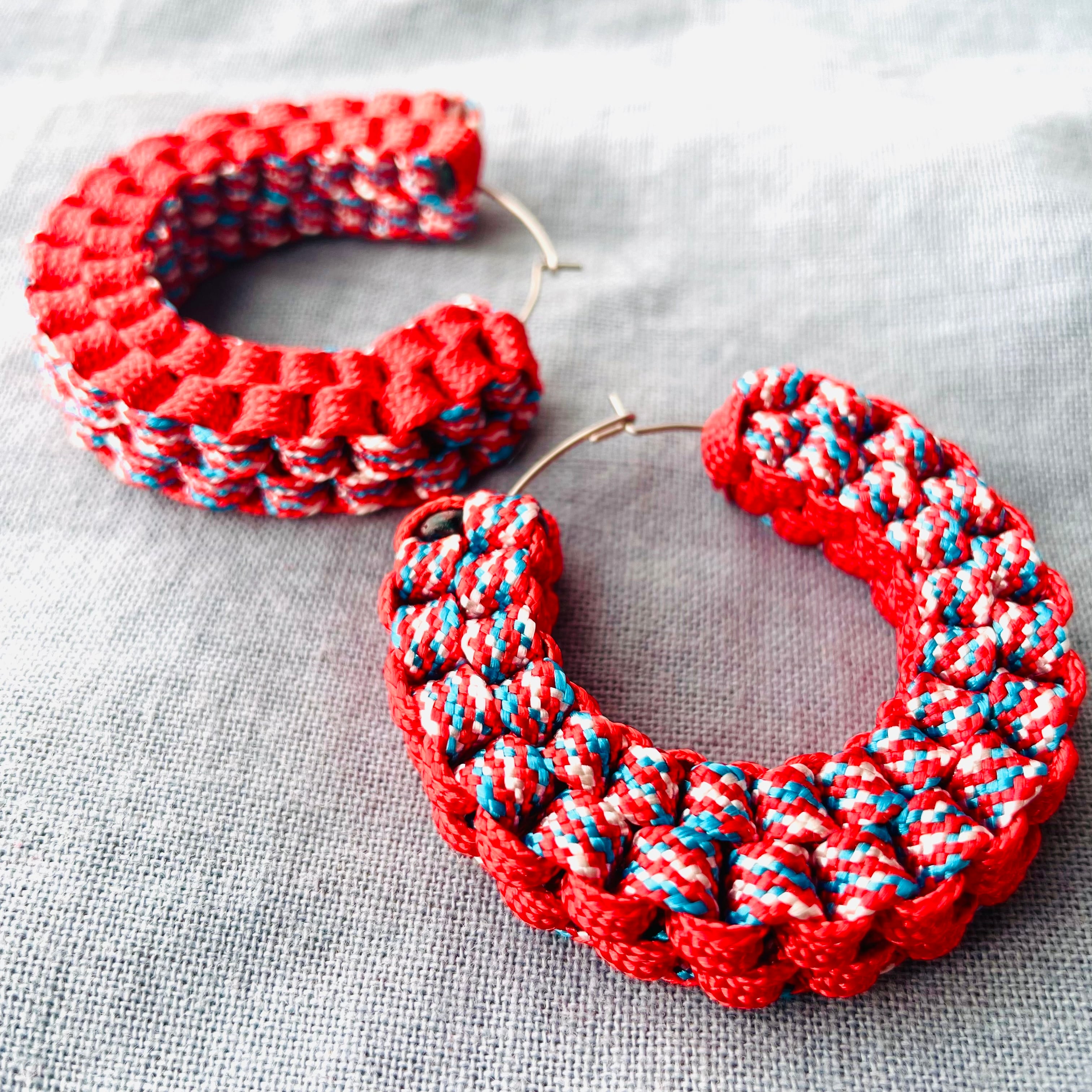 Paccaral 赤いお花モチーフ ピアス パラコード 3way ピアス レッド／トリコロール サージカル