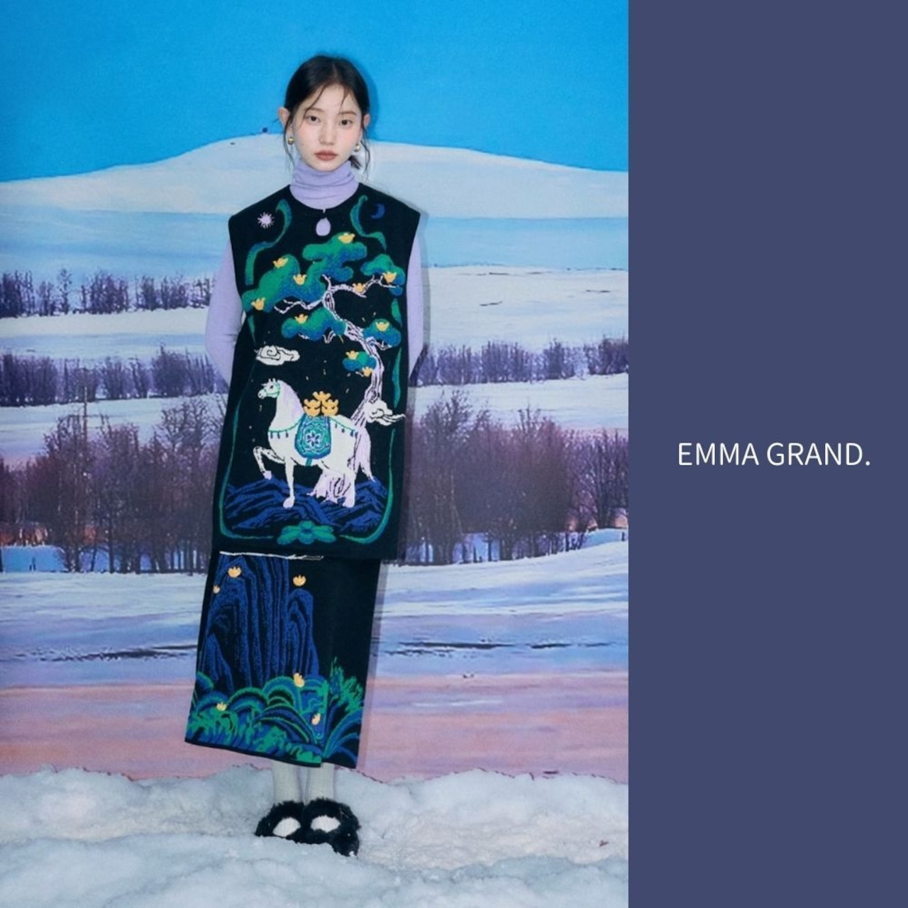 月夜にそびえる青い山のニットスカート　 E00615