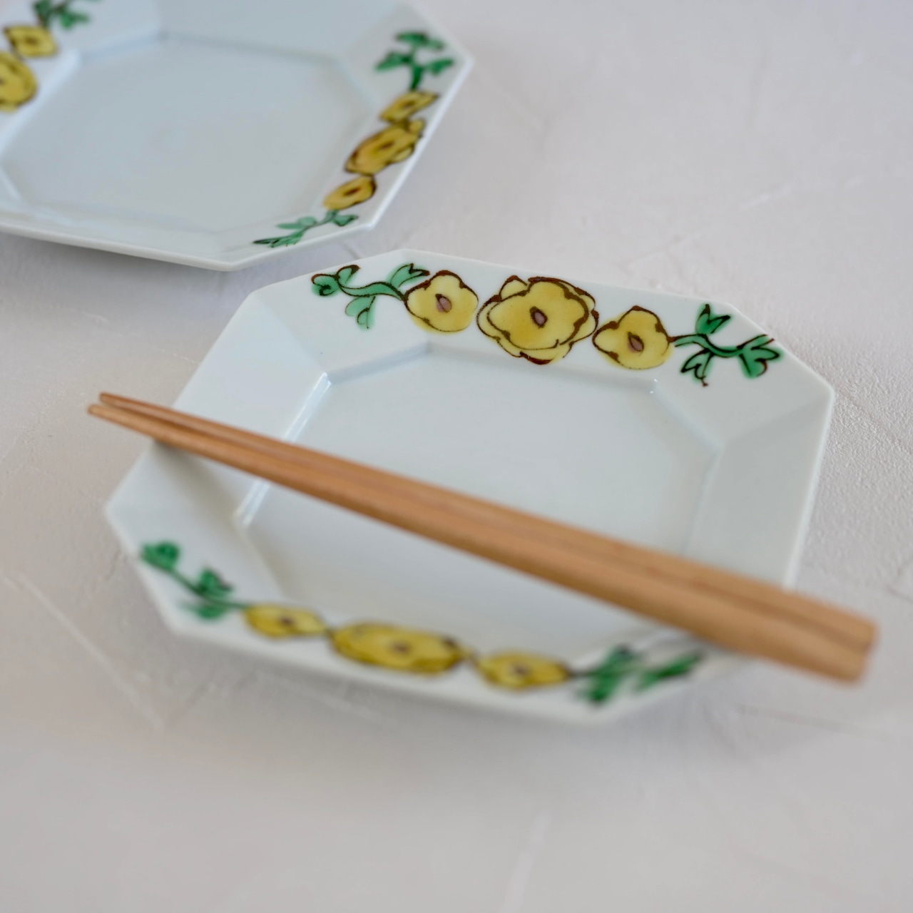 村田菜穂美作　隅切皿　【小】(14cm)  鉄絵花もよう［2104130001451］