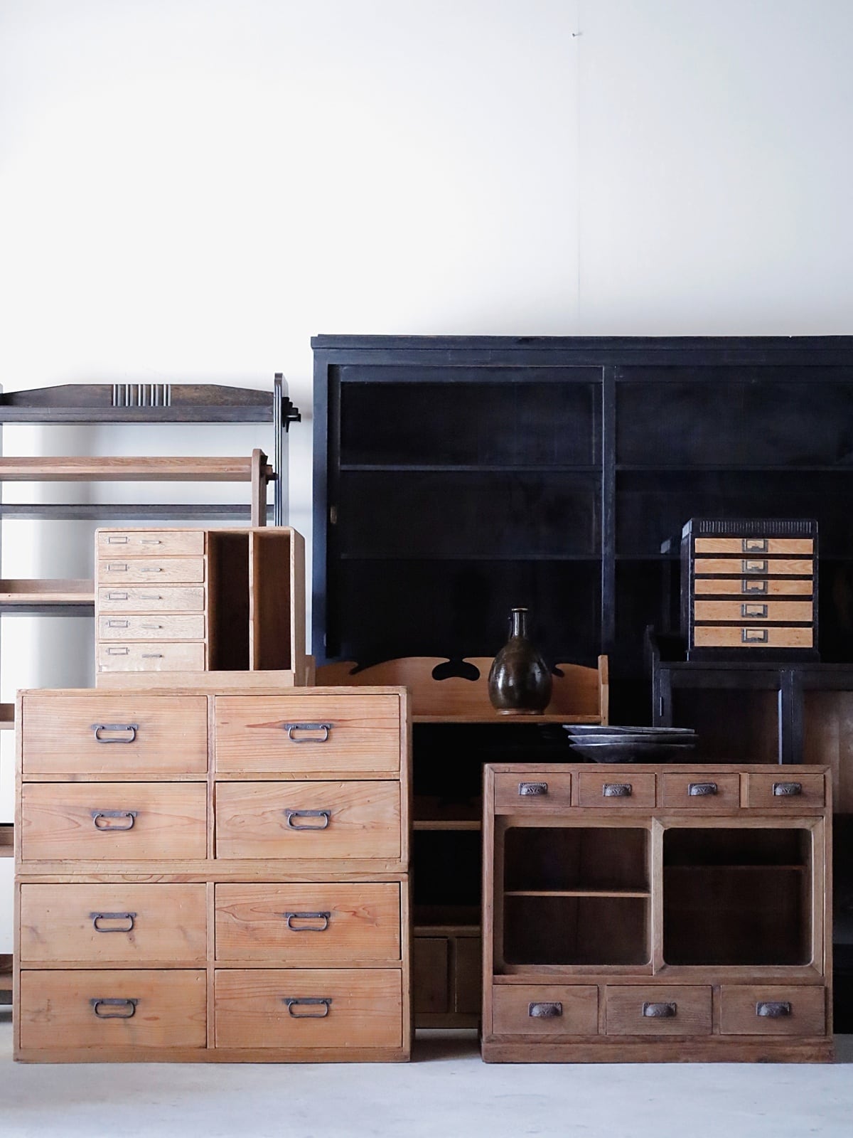 ガラス戸棚 黒 大 | アルドマ 古道具・古家具・アンティーク