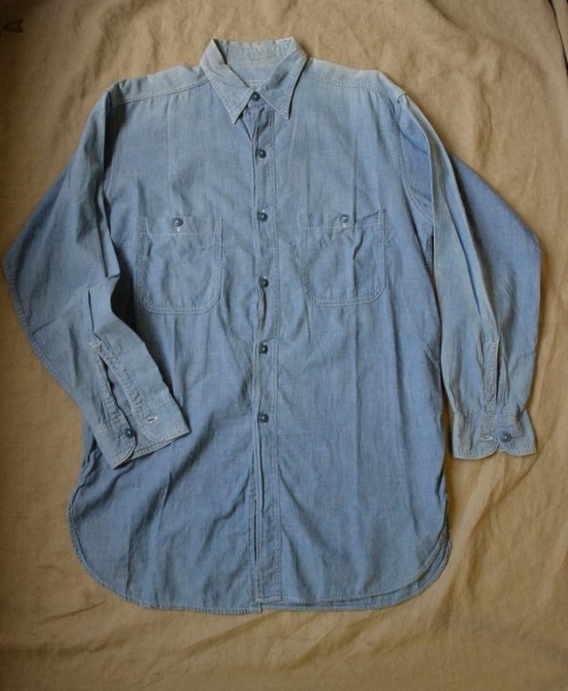 40's Vintage U.S. NAVY chambray shirt.