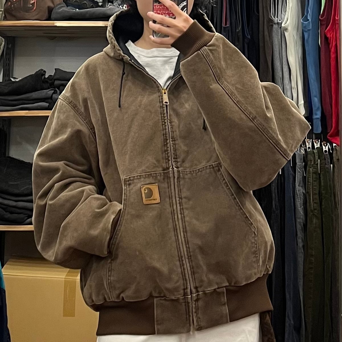 Carhartt　カーハート　アクティブジャケット着丈と肩幅を教えてください