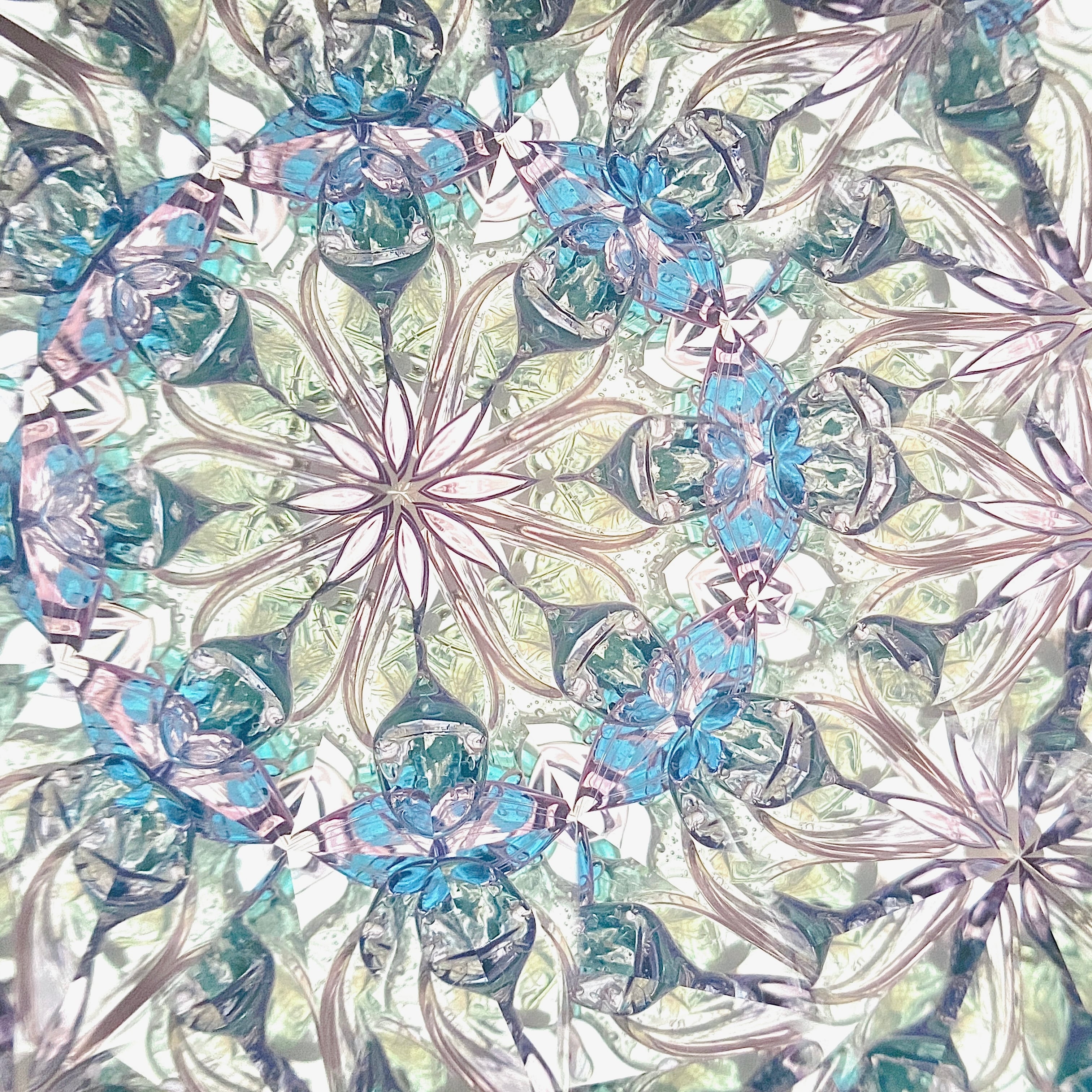 紫陽花の万華鏡「雨上がりの紫陽花」 | GlassNique（グラスニーク