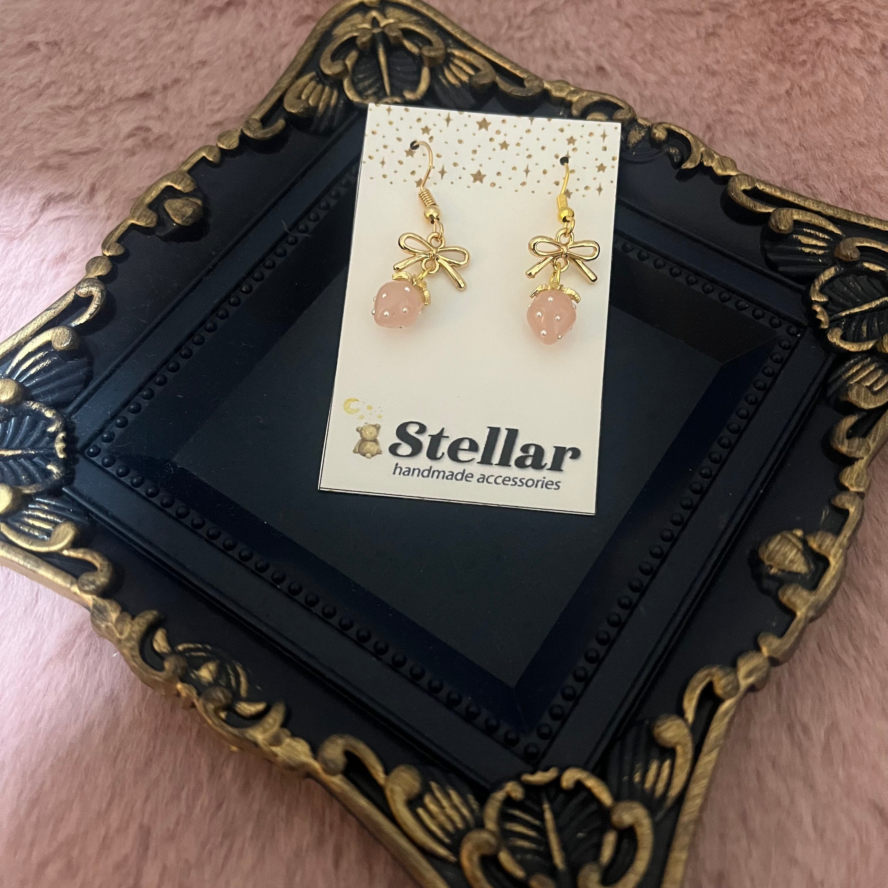 604️ 苺 いちご りぼん ピアス イヤリング ハンドメイド｜アクセサリー