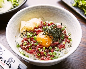 極上!馬刺しユッケ丼