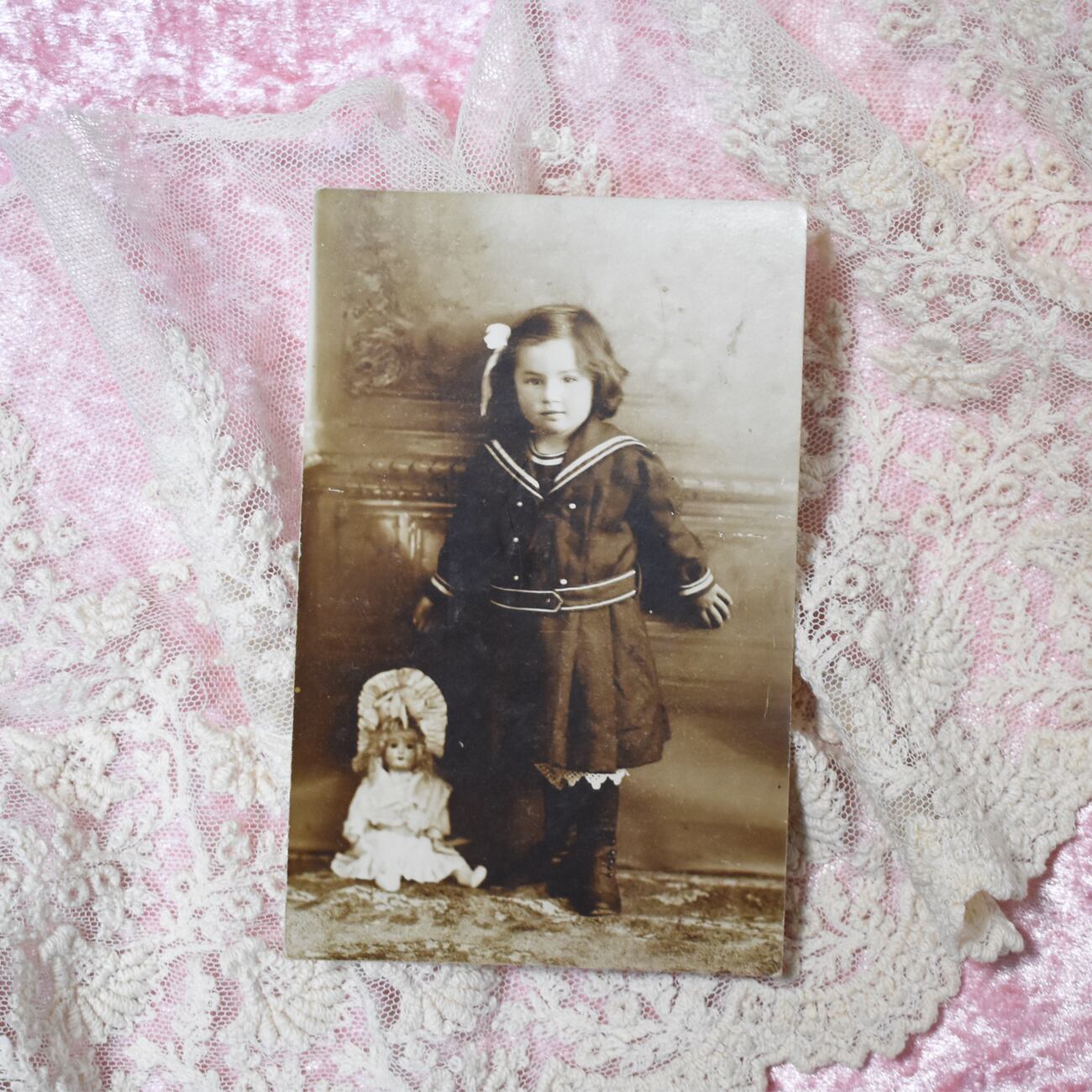 Antique postcard お人形のような少女とお人形 H.Manuel France P129