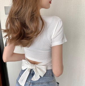 バックリボンTシャツ トップス Tシャツ 袖あり 半袖 Vネック リボン かわいい 大人可愛い シンプル カジュアル 大人 おしゃれ お洒落 大人可愛い 大人女子 キュート ガーリー ルーズ 無地 春 夏 10代 20代 30代 レディース 学生 通学 デート お出かけ 女子会 休日 着回し 普段使い 重ね着 韓国 韓国系 オルチャン サイズ S M L 色展開 白 ホワイト 黒 ブラック 赤 レッド 緑 グ 5580