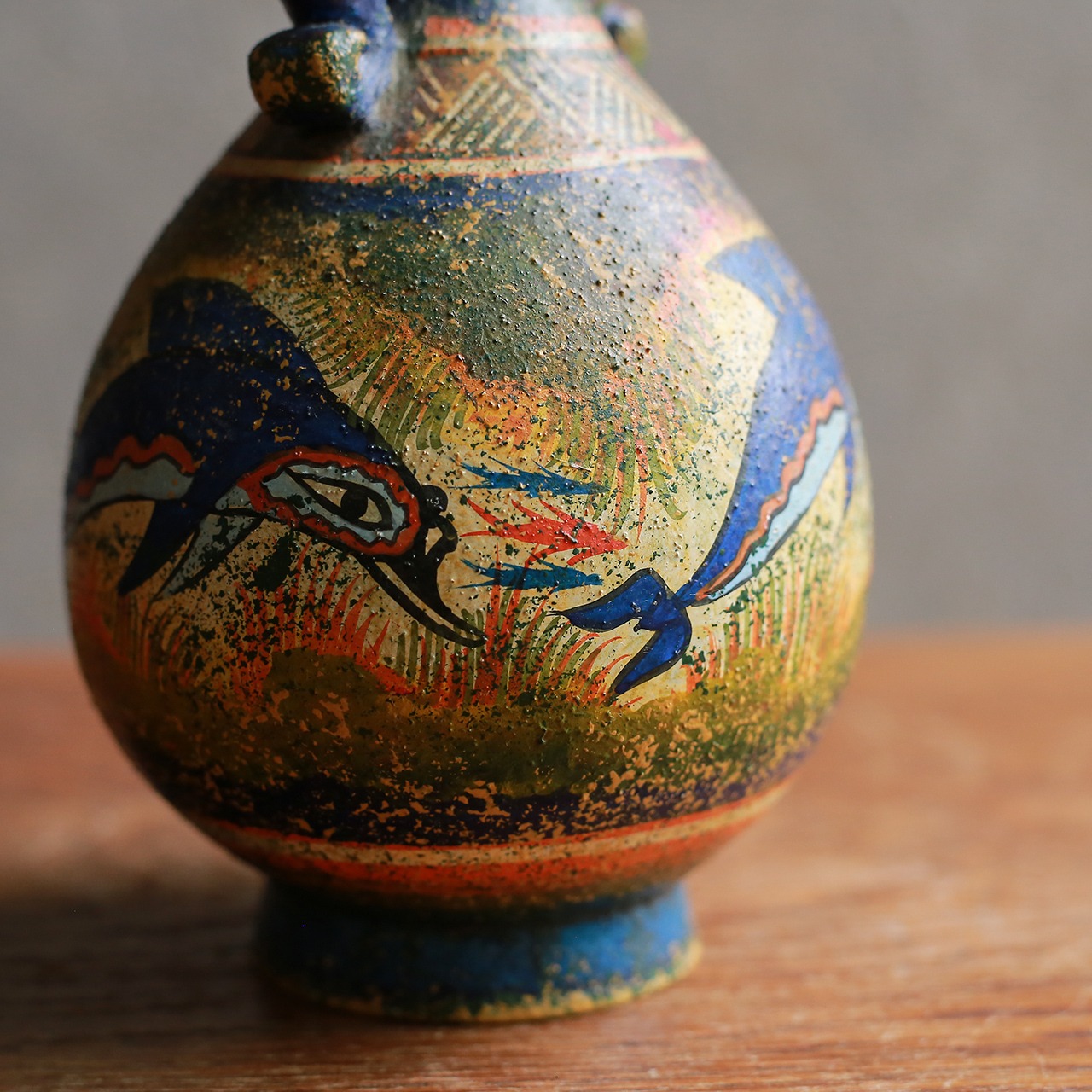 ギリシャからやってきた、個性的なフラワーベース 15