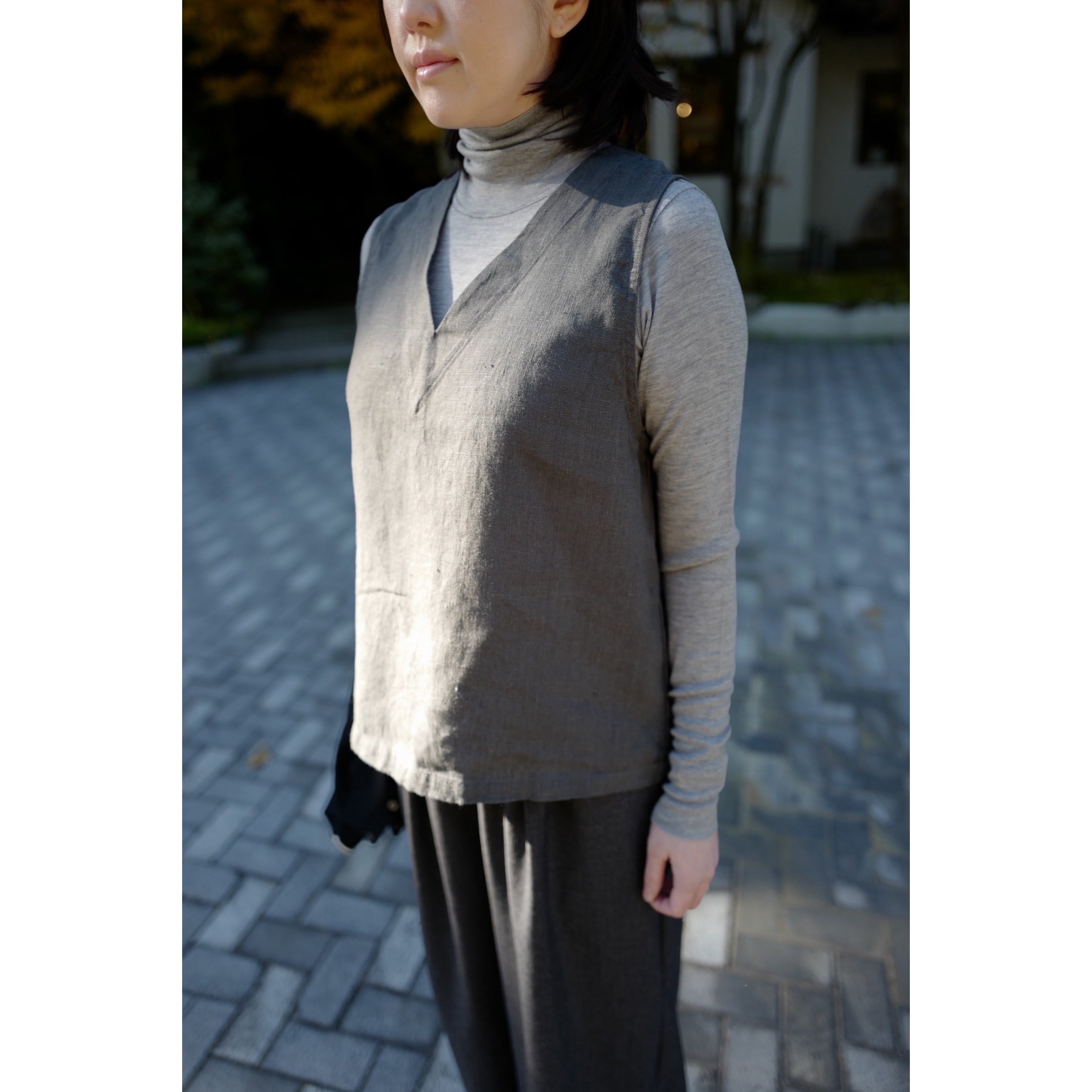 別注》fog linen work｜厚地リネンVネックベスト・ジレ（col.グリー