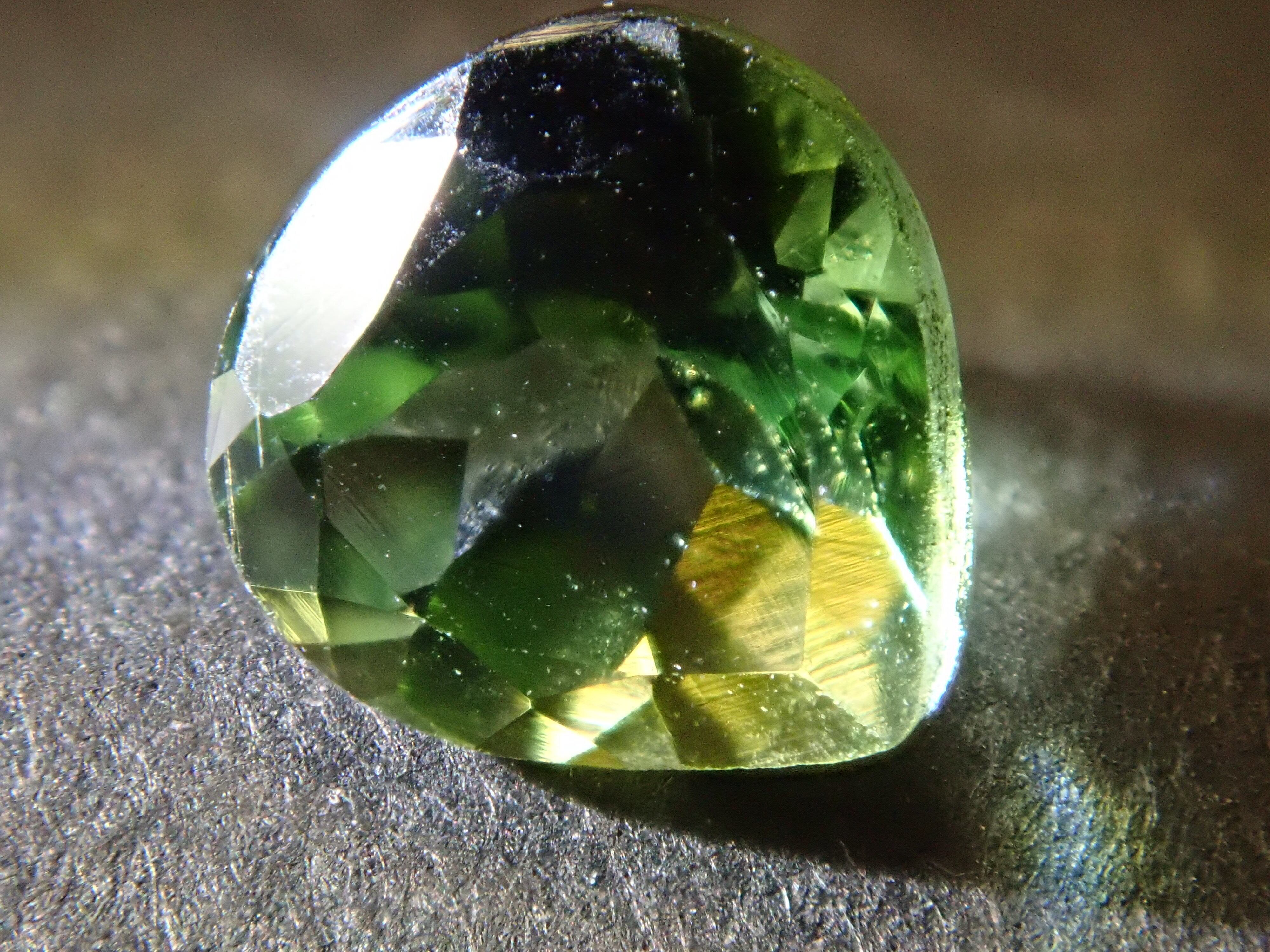ブラジル産バイカラートルマリン 0.558ct