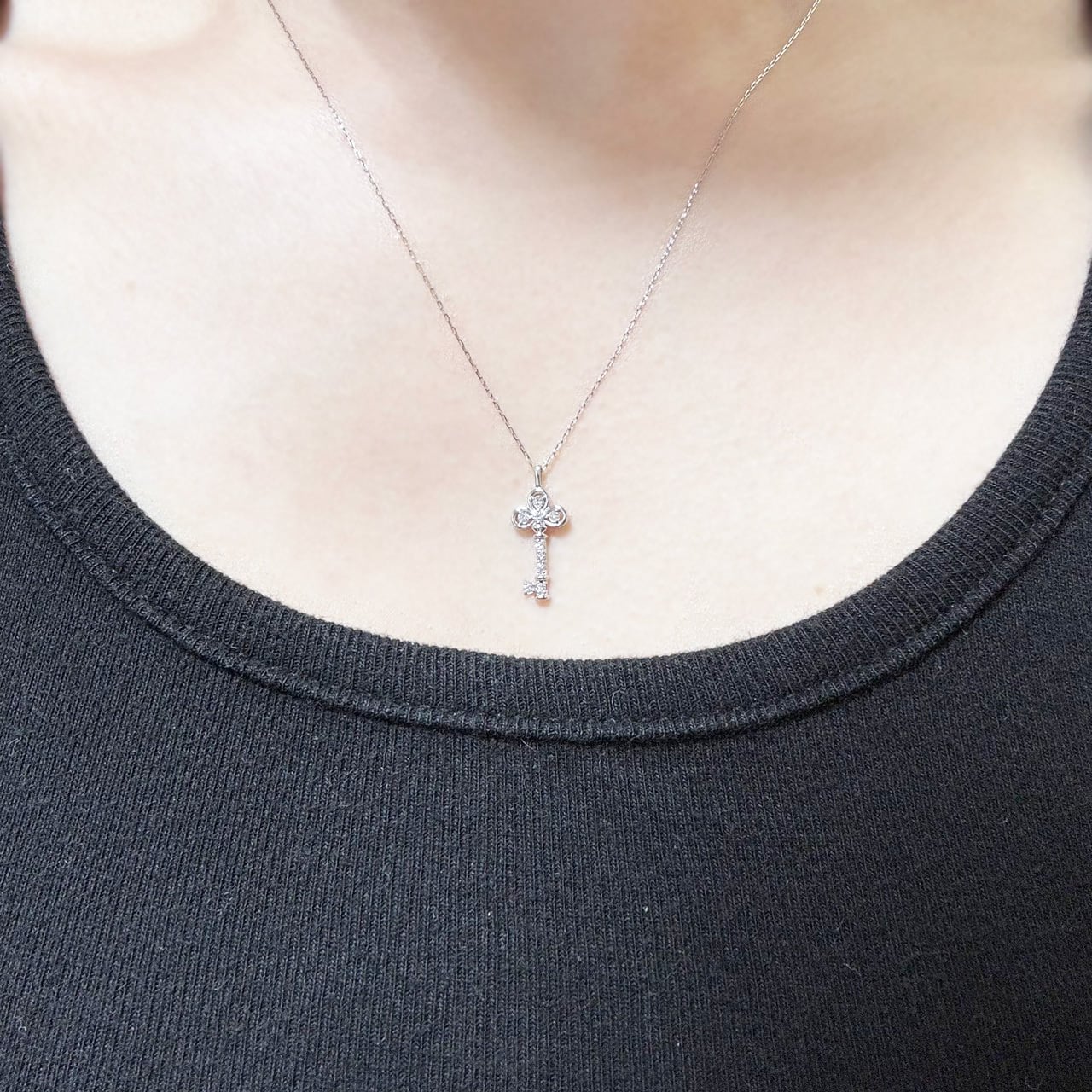 Pt900 0.10ct ダイヤモンド キーモチーフネックレス | カオキ | 日本