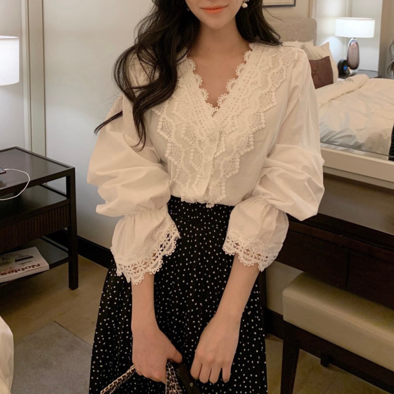 Vネック パフスリーブレースブラウス A4211