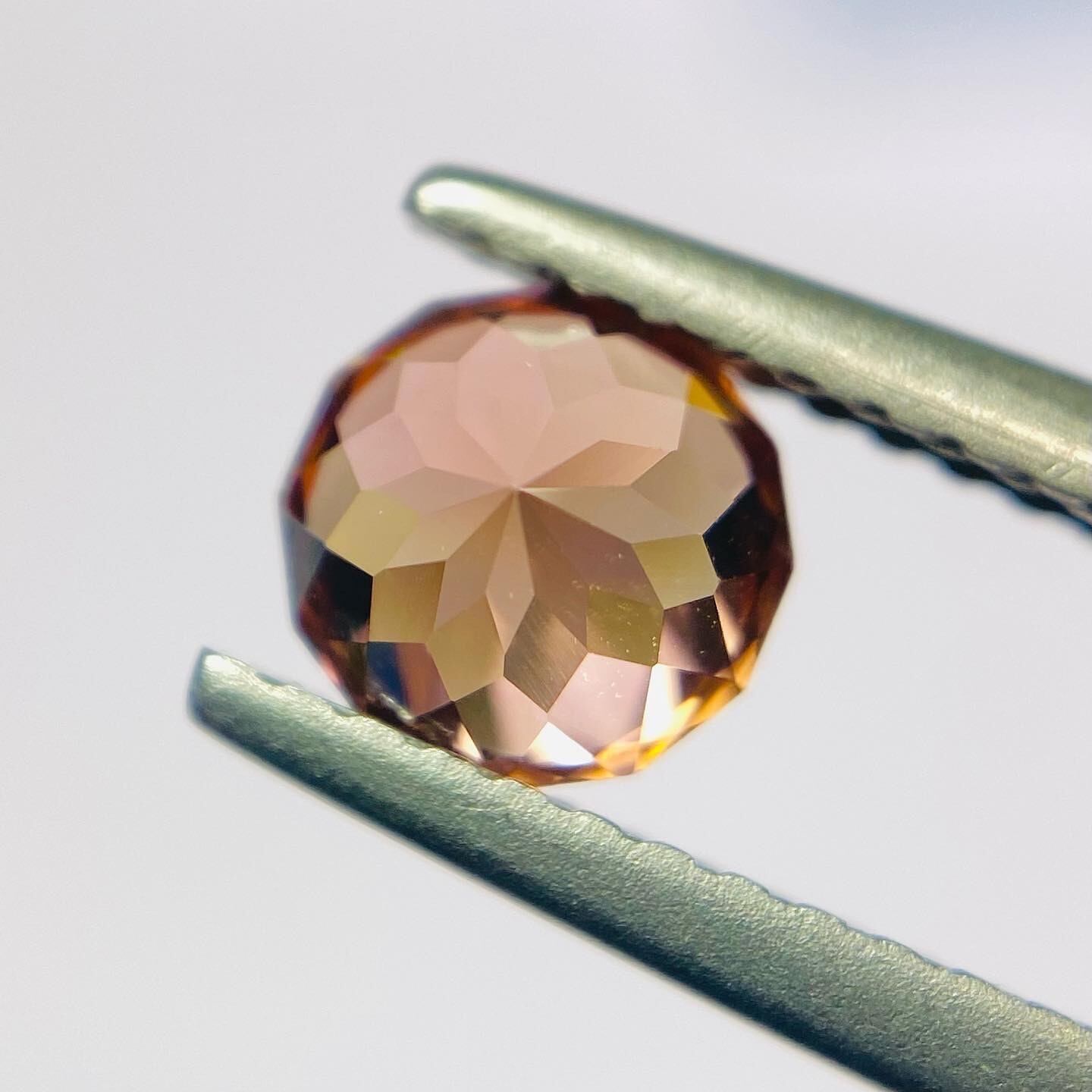 ダリアなピンクジルコン