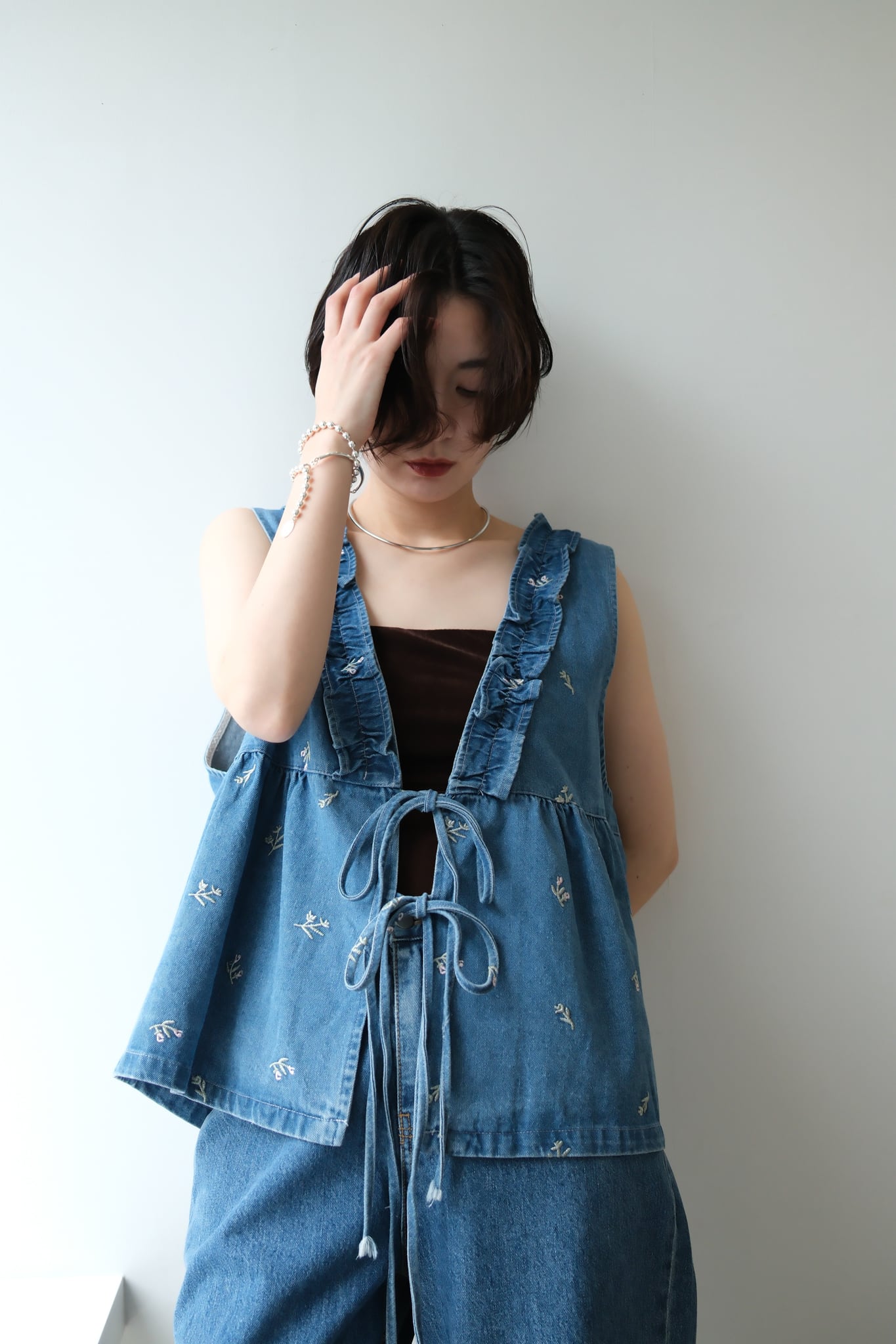 Ruffled Embroidery Denim Vest フリルエンブロイダリーデニムベスト