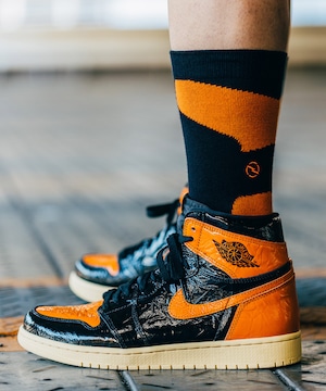 AJ SOCKS 1 "WAVY" BLACK ORANGE