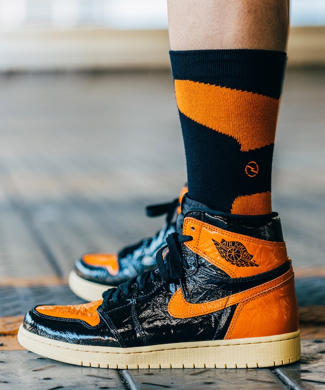 AJ SOCKS 1 "WAVY" BLACK ORANGE