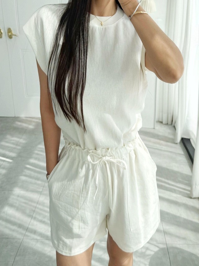 Sleeveless Top × Easy Half Pants Setup