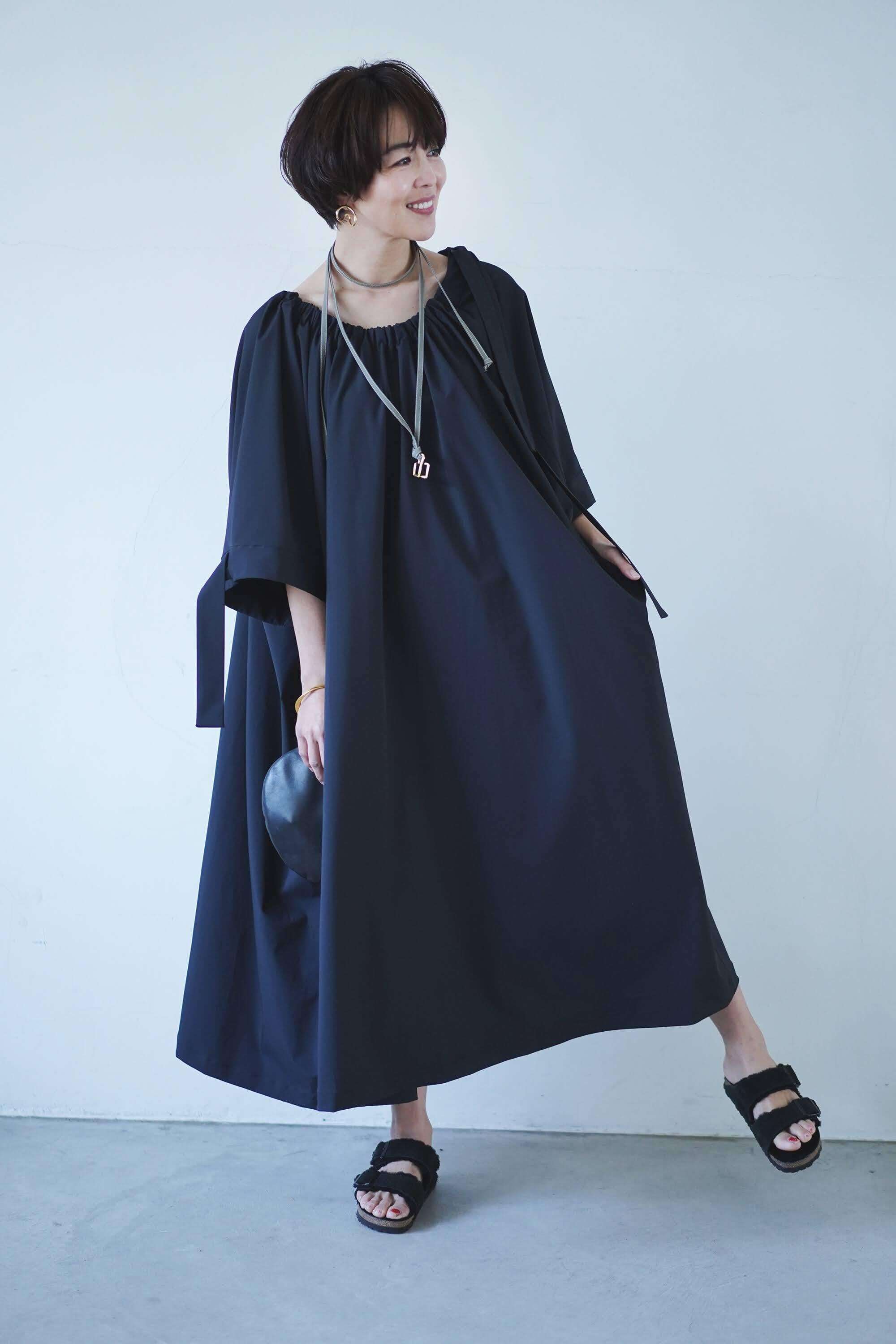 the9shop 鈴木六夏　Wrap me! ストール ネイビー こちらは黒×ライトグレー！ 「Wrap me！ストール」 寒い時期の私