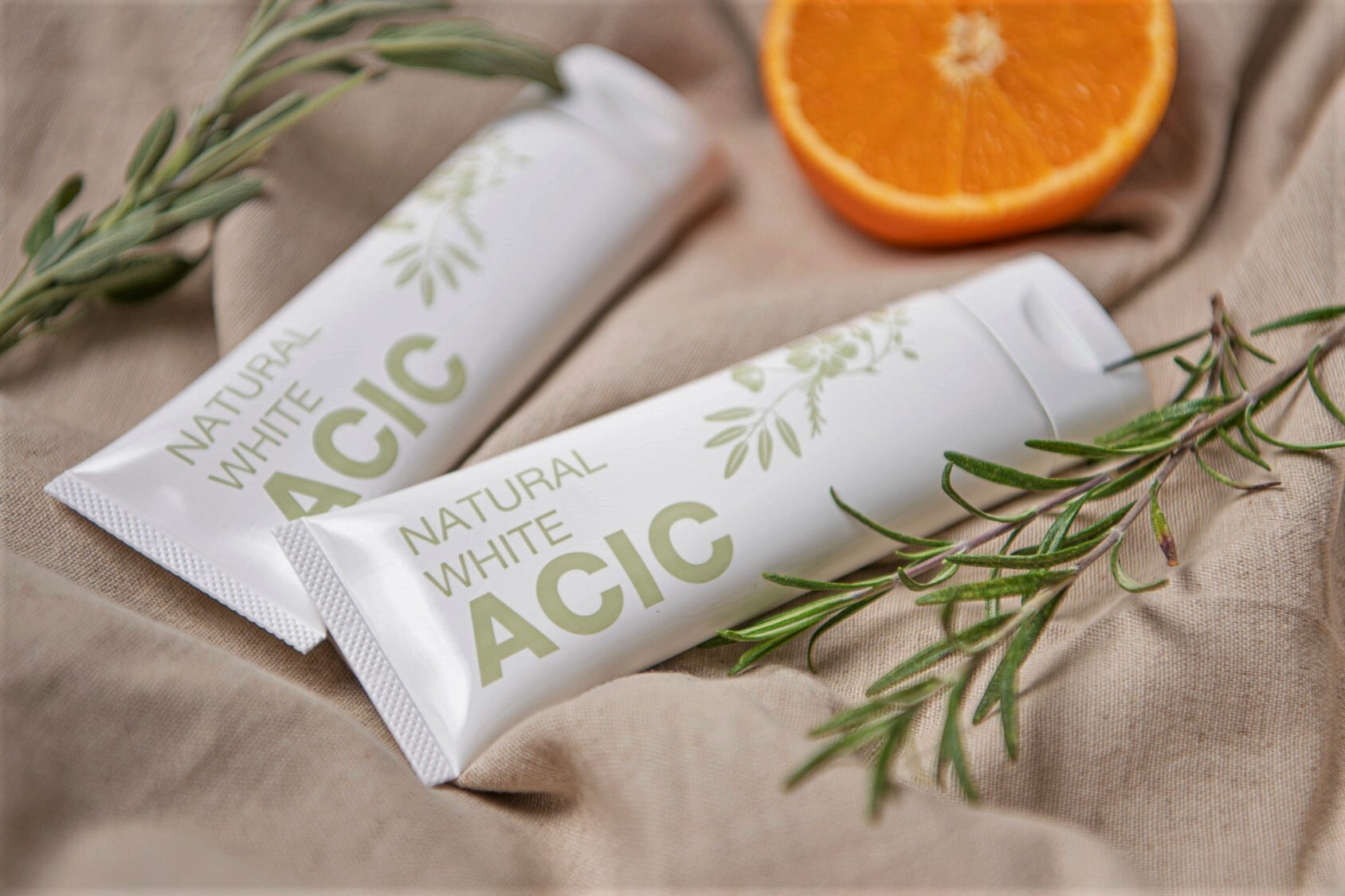 ACIC(アシック)natural white<br>
94％ナチュラル成分配合の安心安全な歯磨き粉