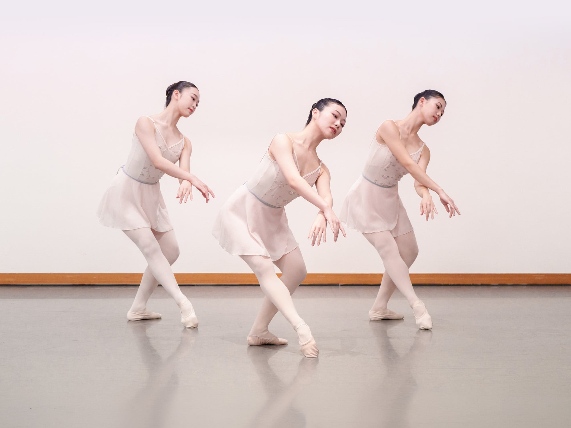 基礎から、
舞台で輝く踊りへ。
