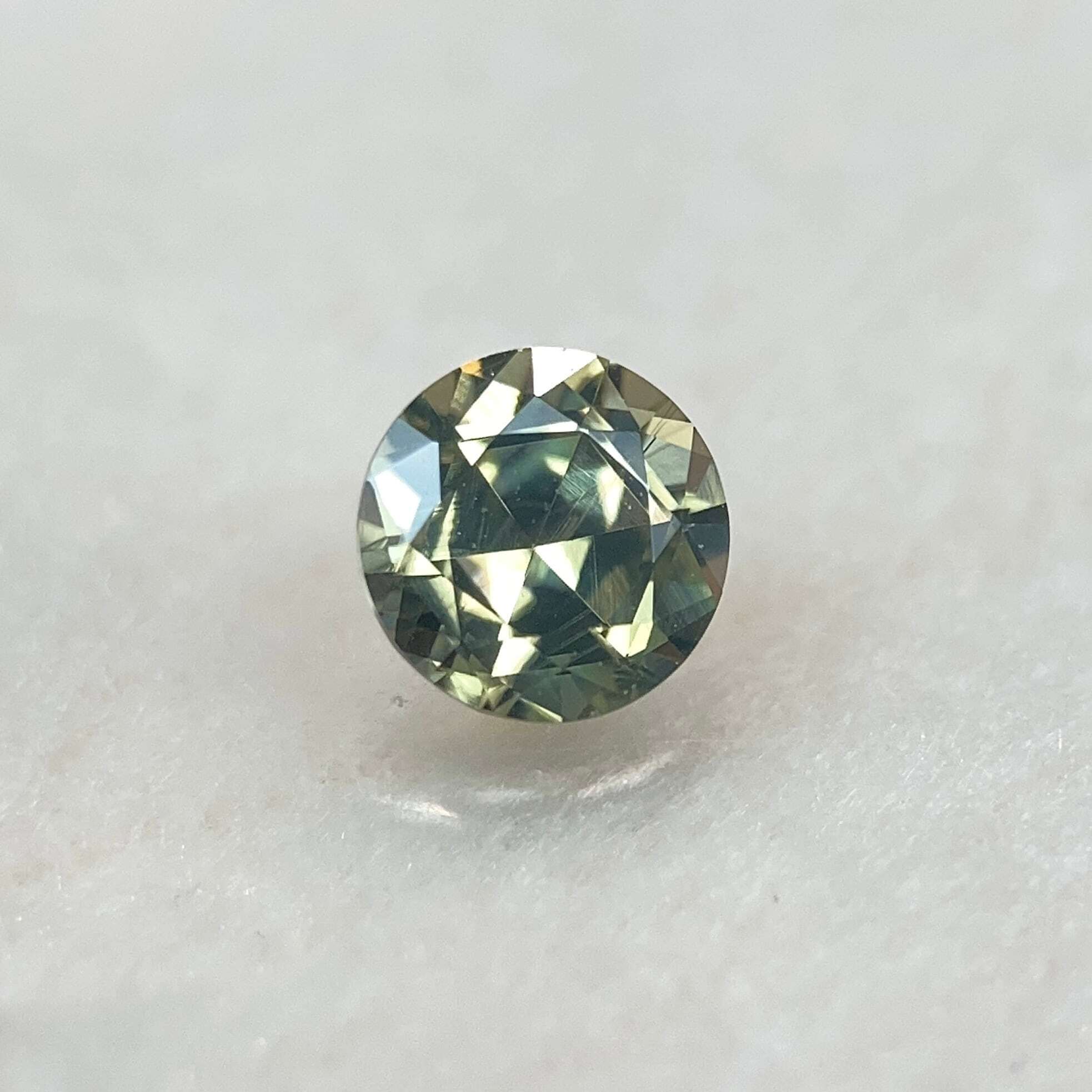 ローズカットサファイア 約3.8mm*2.5mm r-0456