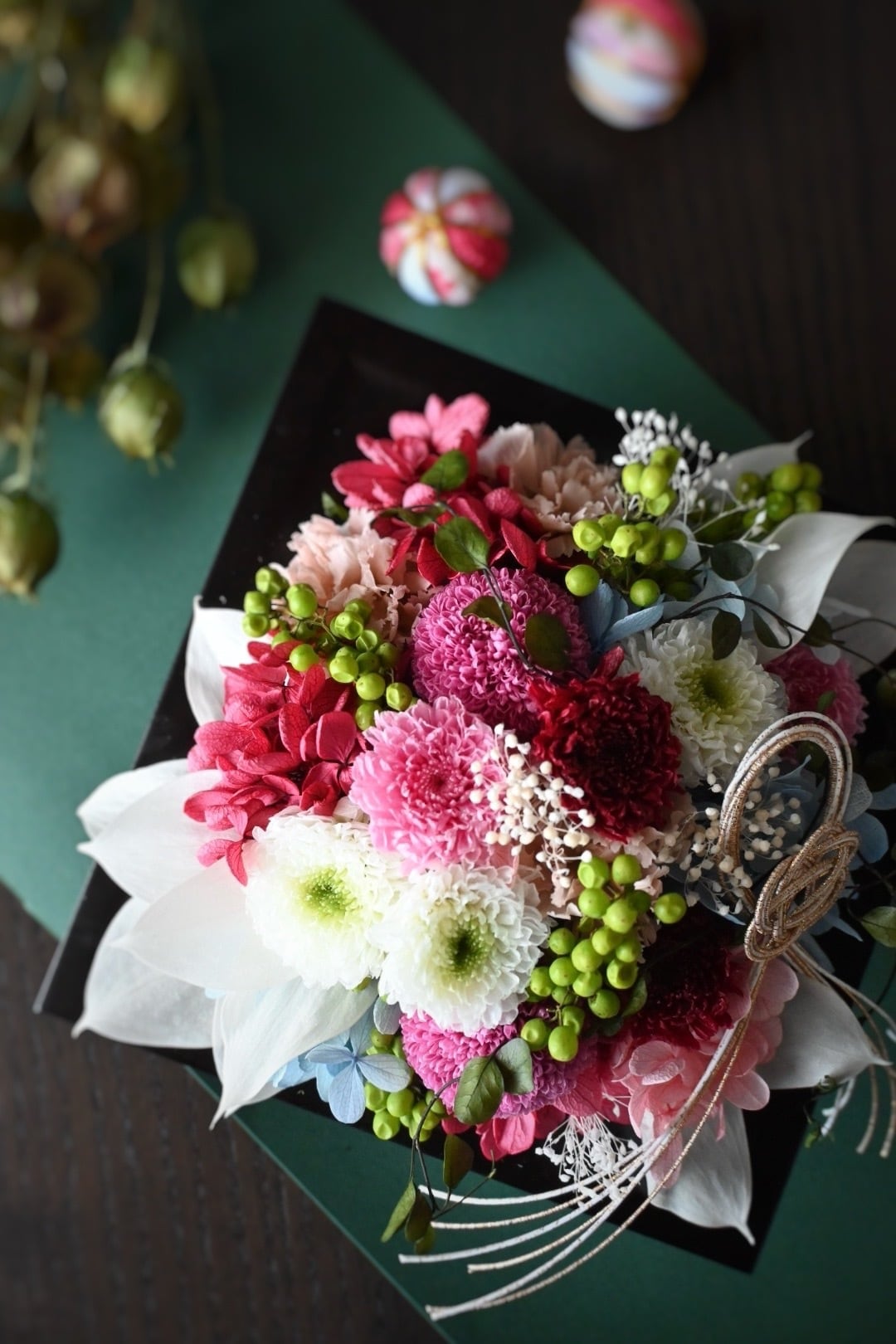 新年を彩るマムのフレームアレンジ
