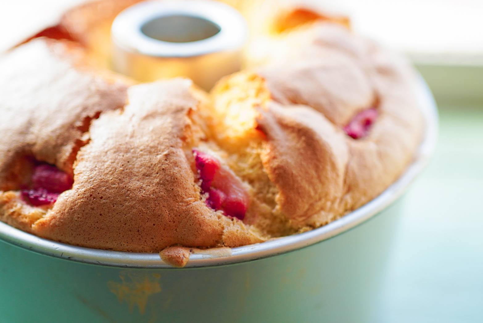 | 季節限定 | <br>春がかおる苺のシフォンの登場です！