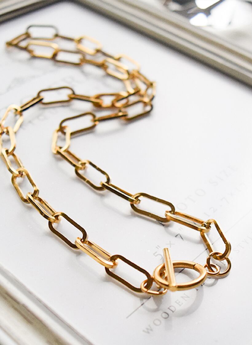 <p class='筆記体'>
Stainless Steel Simple Paperclip Toggle Chain Necklace – Gold
</p>
<p class='明朝体'>ステンレスシンプルペーパークリップマンテルチェーンネックレスGD</p>