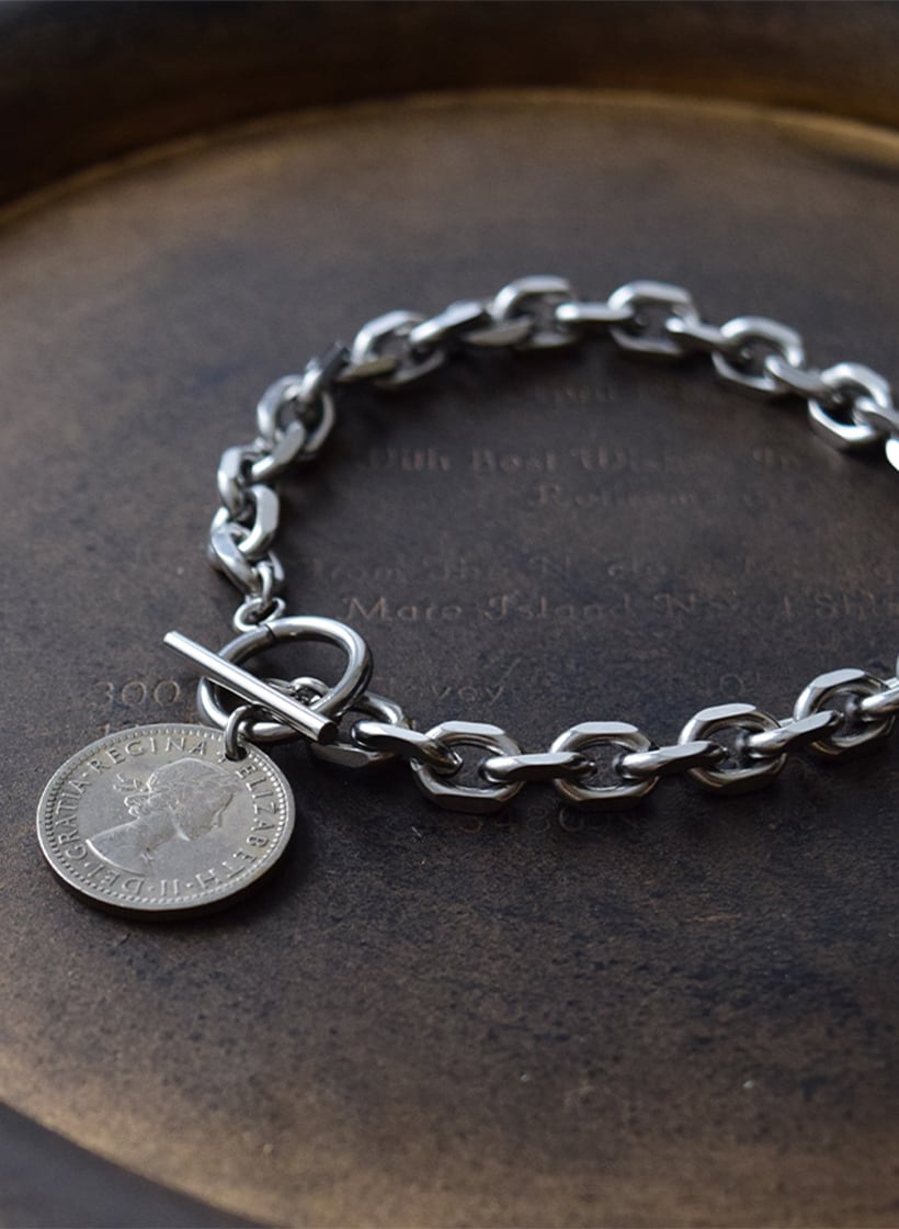 <p class='筆記体'>
Sixpence Coin Stainless Steel Cut Chain Toggle Bracelet</p>
<p class='明朝体'>シックスペンスコインステンレスカットチェーントグルブレスレット</p>