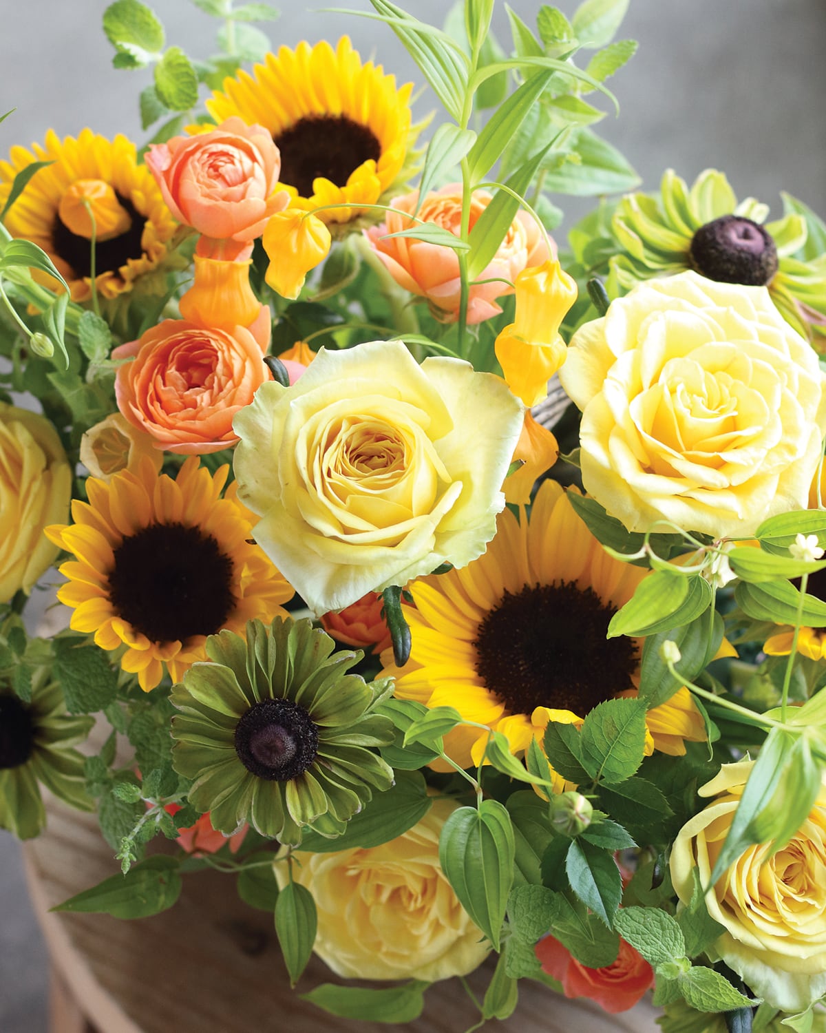 選ぶのは、主役の花と色だけ。