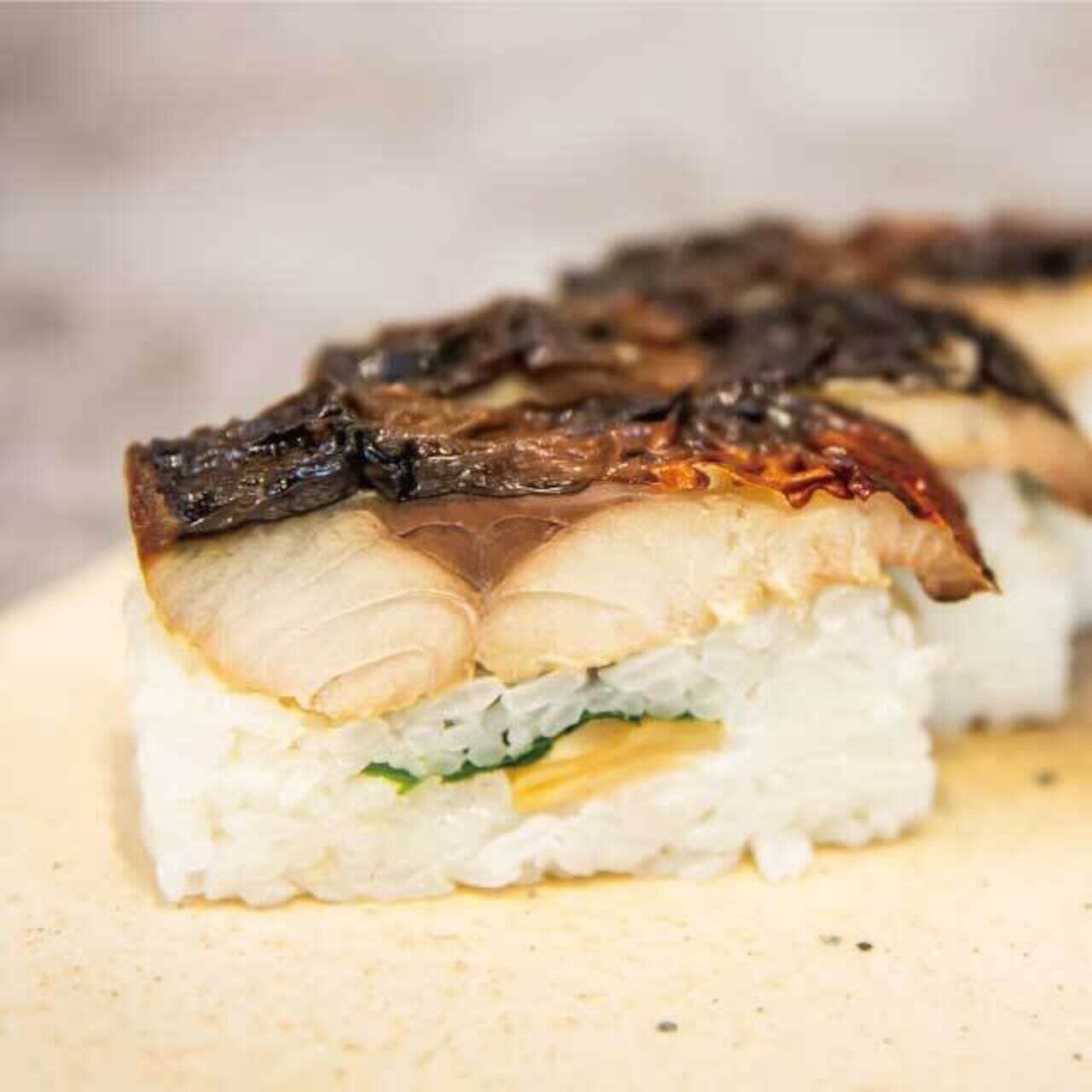 三太郎の極上焼き鯖寿司　１０切