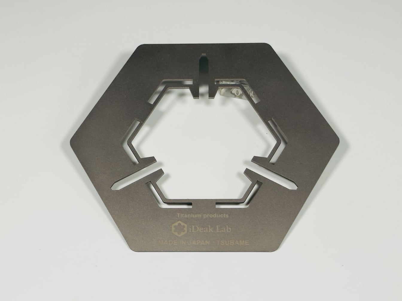 Ti Flat Trivet Wide（VARGO ヘキサゴンウッドストーブ用 チタン製ゴトク）
