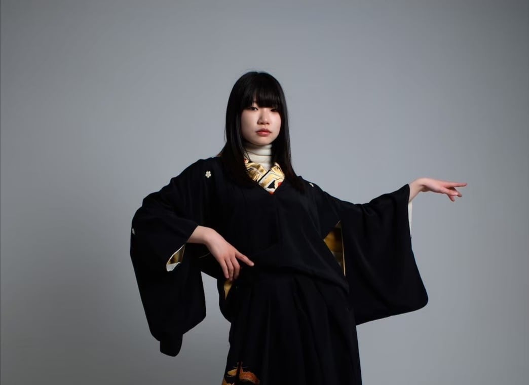 Abi-201【着物リメイク品】カジュアルパーカー　オリジナルブランド『阿美 〜Abi〜』　☆麻祓い清め、産靈（むすひ）あり☆ 着物】縦蔦小花 from HANAE MORI+【袴】スモーキーグリーン