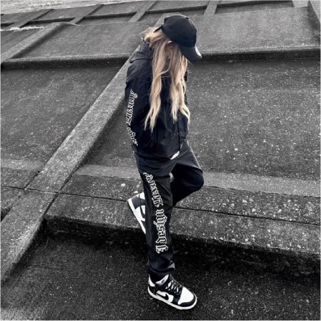 IDドライストレッチ ジップフーディー &
パンツ【セットアップ】
¥17,800
