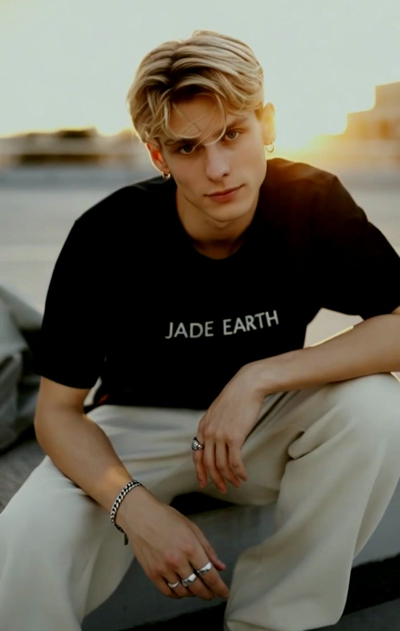 FASHION × WORLD PEACE