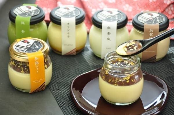 豪華な『金箔あずきぷりん』金箔をふんだんに散りばめたおすすめのプリンです。