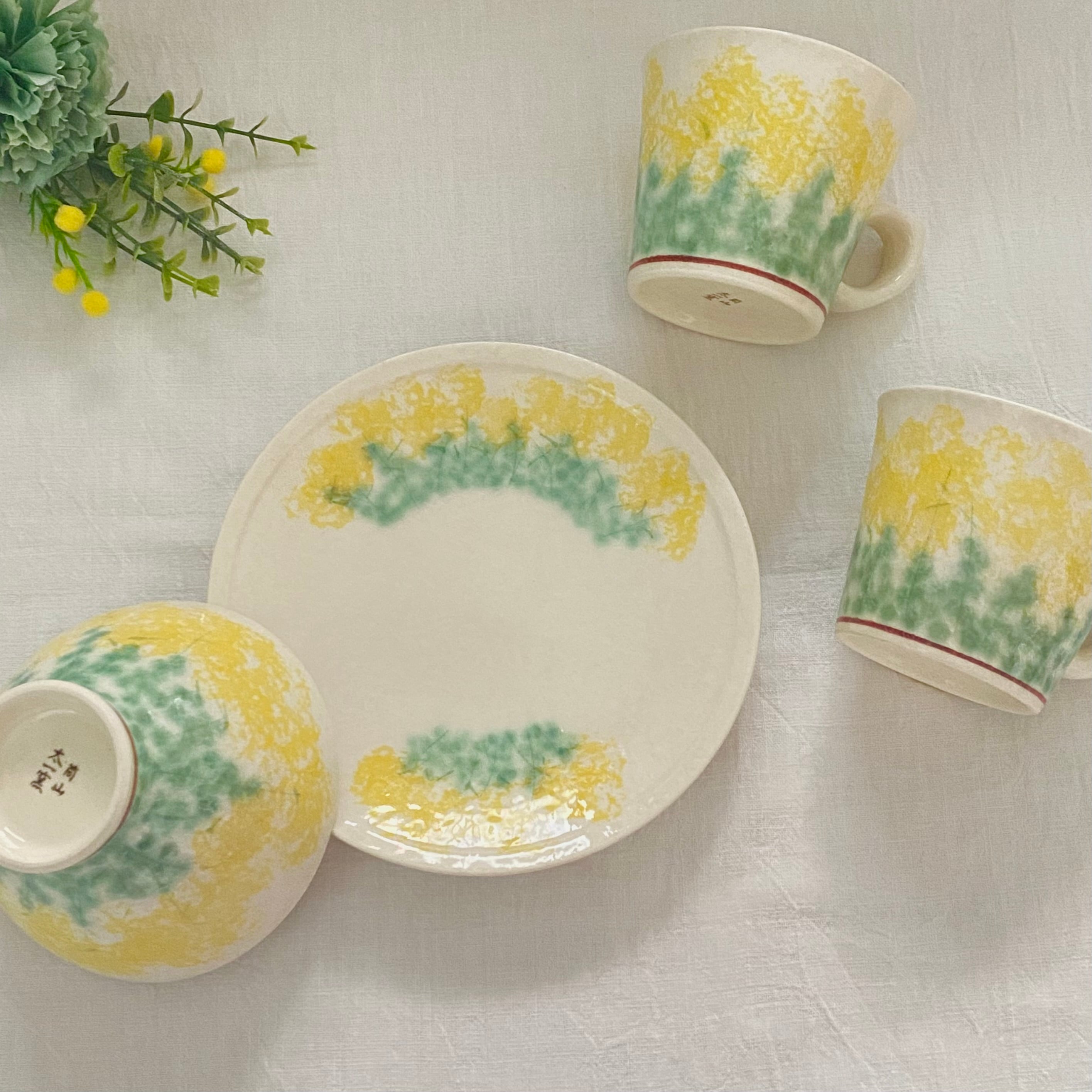 《ミモザ》<br>お茶碗やカップなど