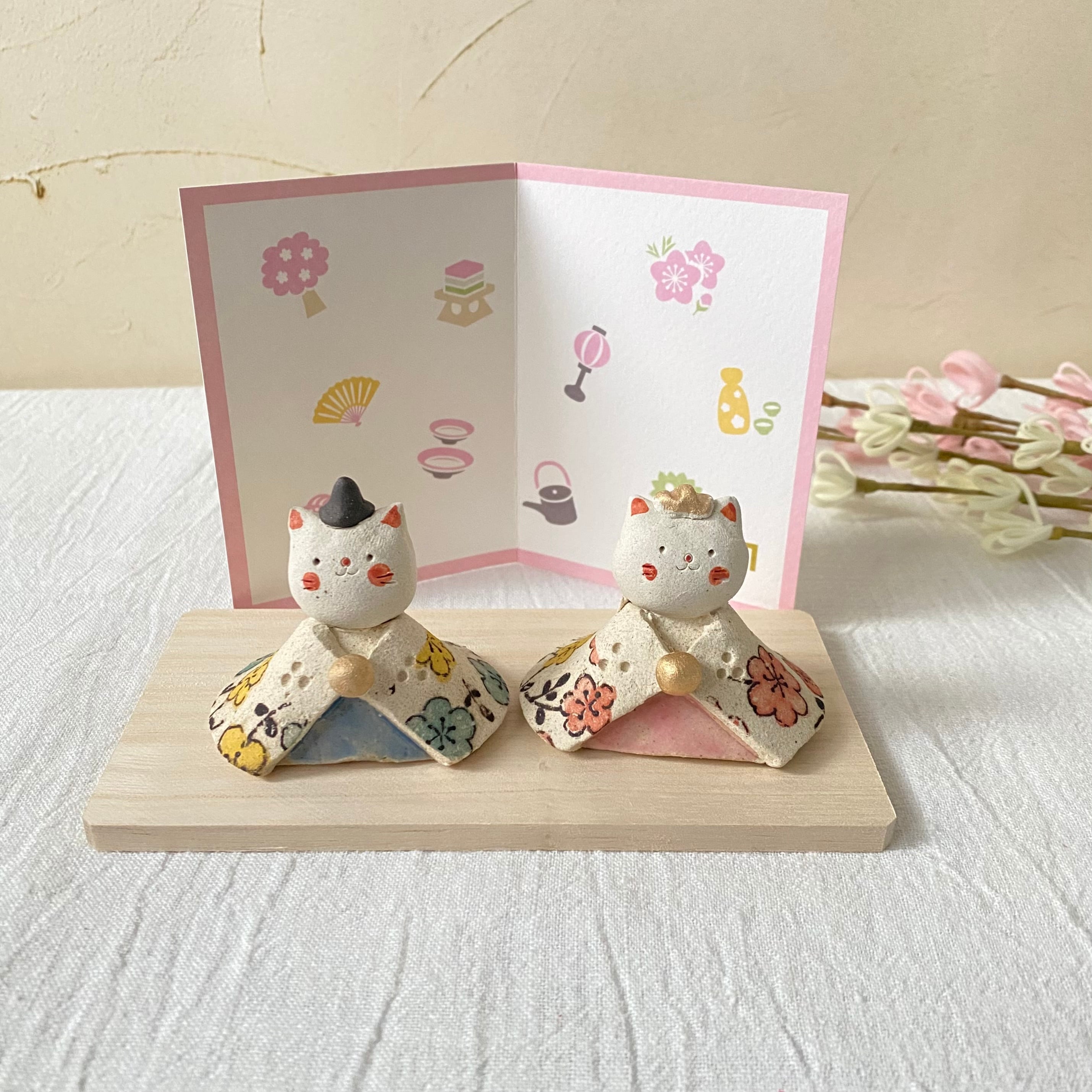 《ひなまつり》<br>瀬戸焼 桃の彩ねこ雛