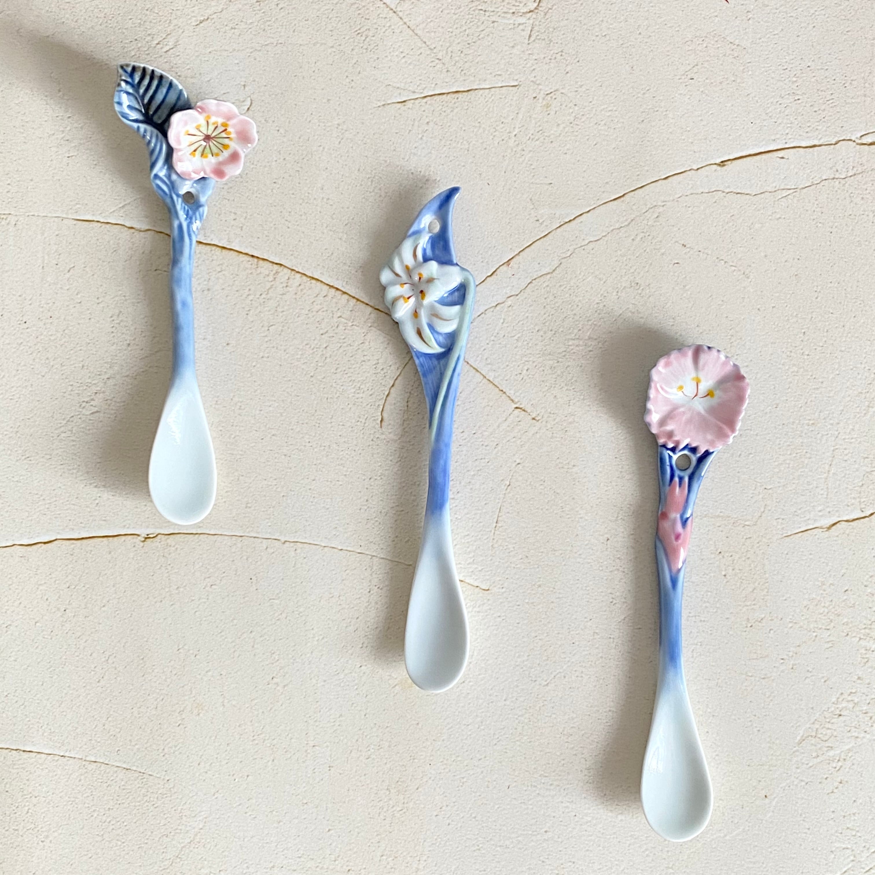 《セラサージュ》<br>華やかな陶器のスプーン